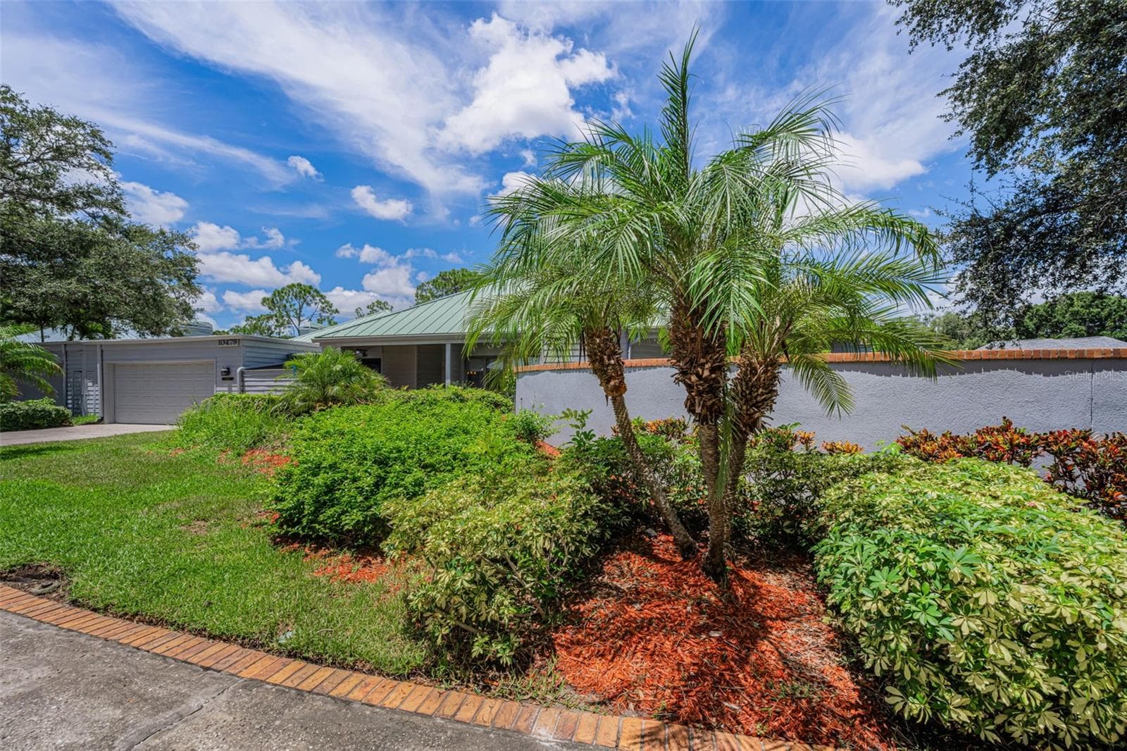 10479 Longwood Dr photo 4