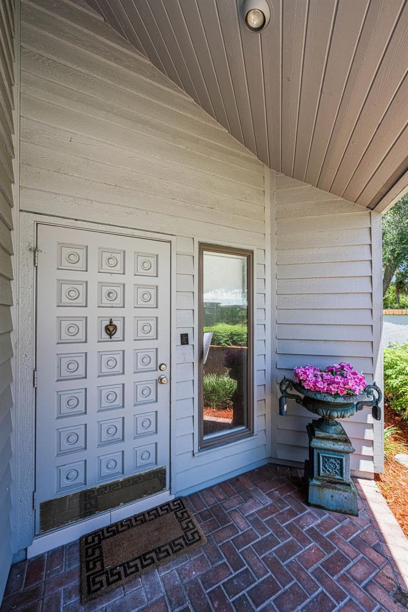 10479 Longwood Dr photo 2