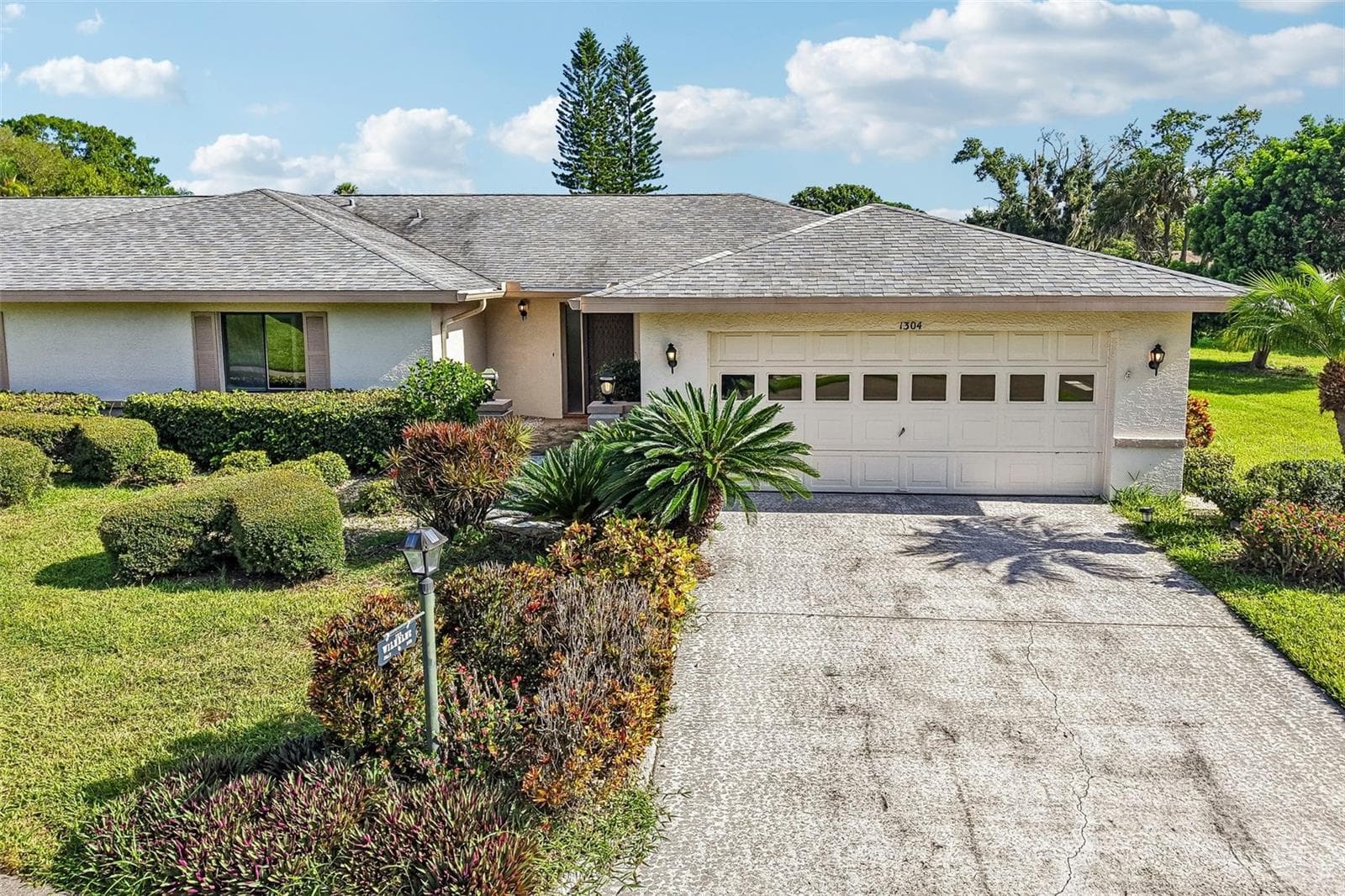 1304 Leland Dr photo 2