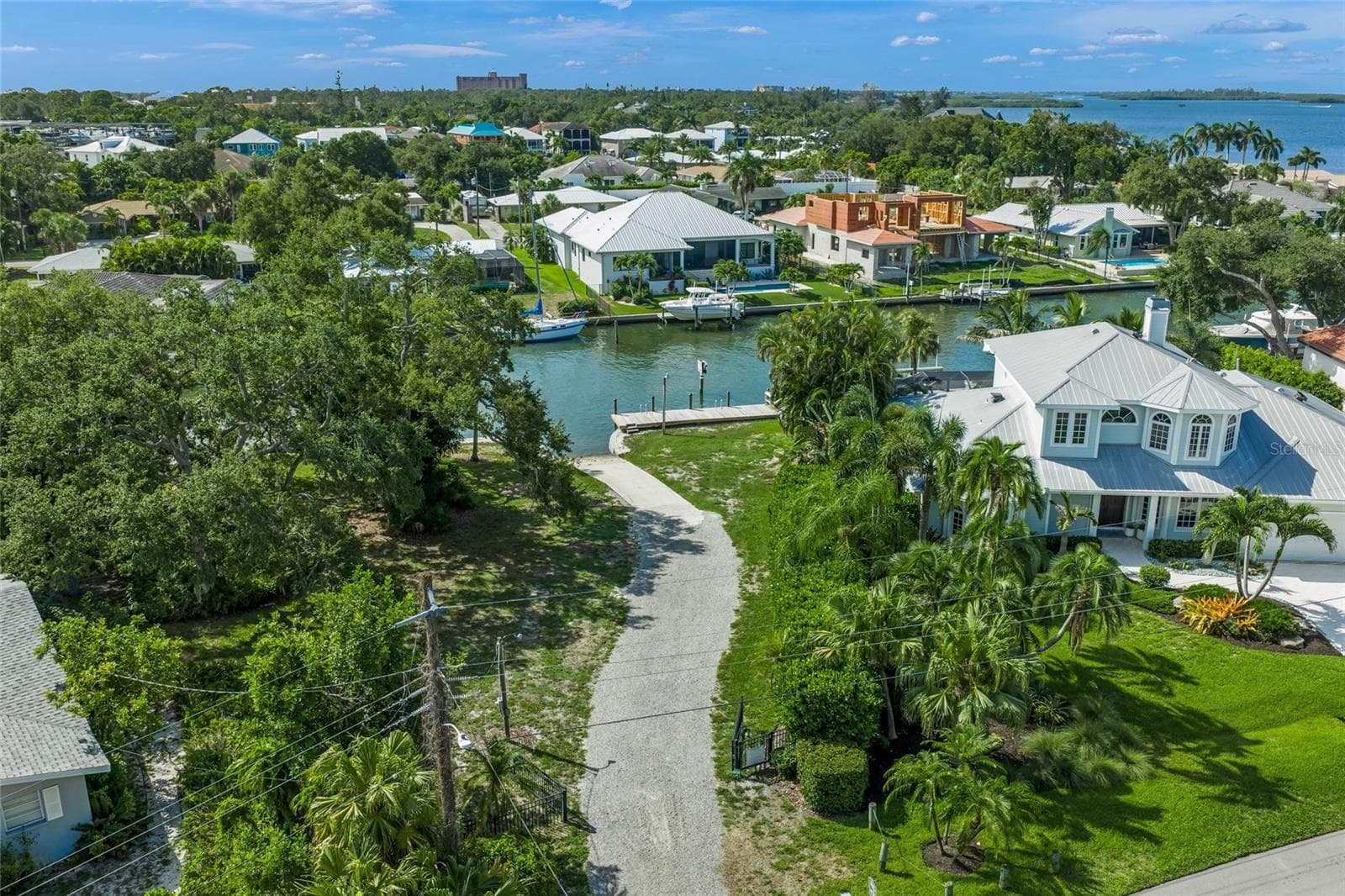 7616 Cove Ter photo 4