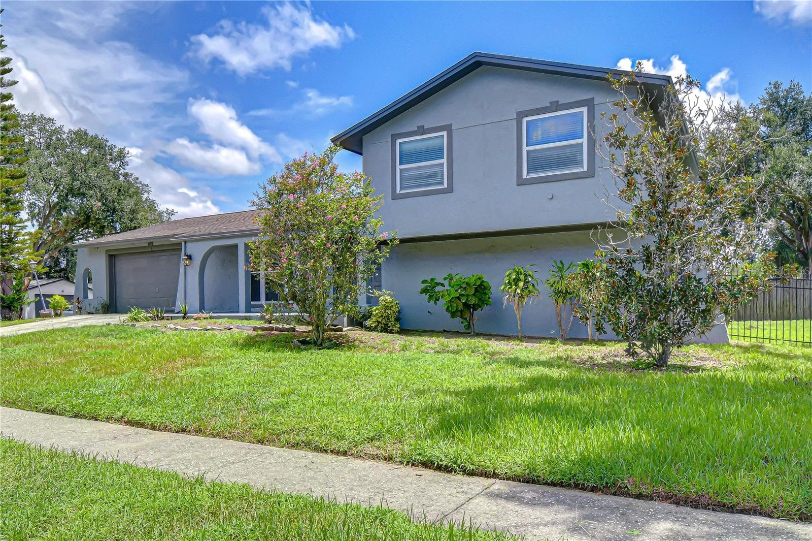 4723 Southbreeze Dr photo 2