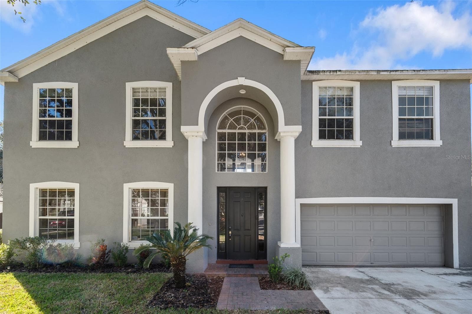 1542 McCrea Dr photo 2