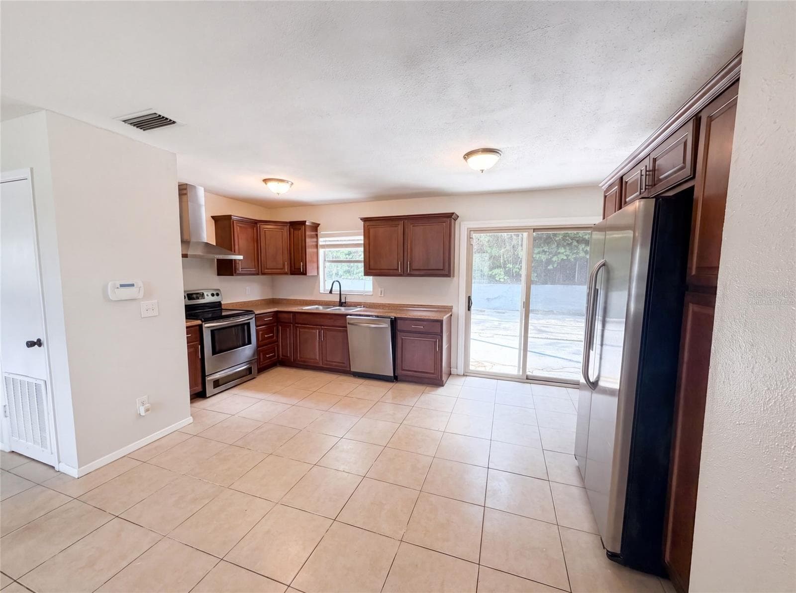 7018 Lynwood Dr photo 2