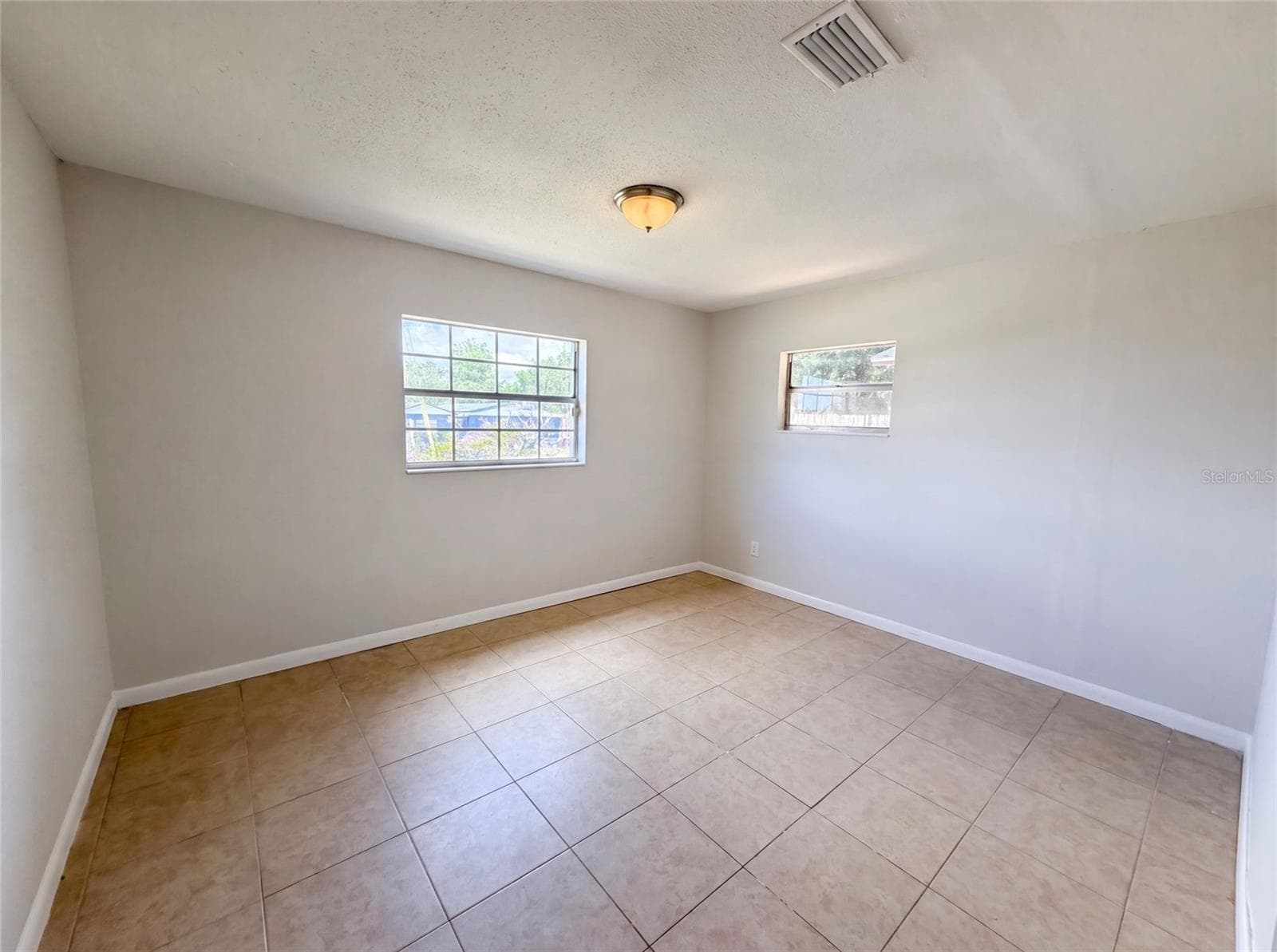 7018 Lynwood Dr photo 3