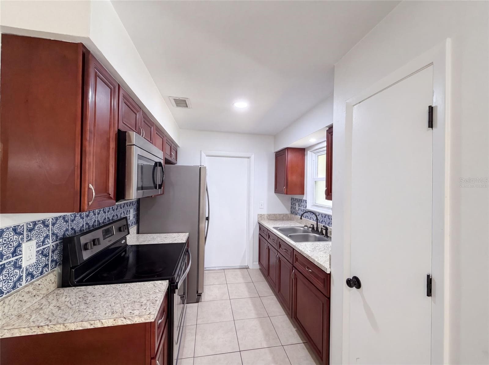 7233 Thomas Jefferson Cir W photo 2