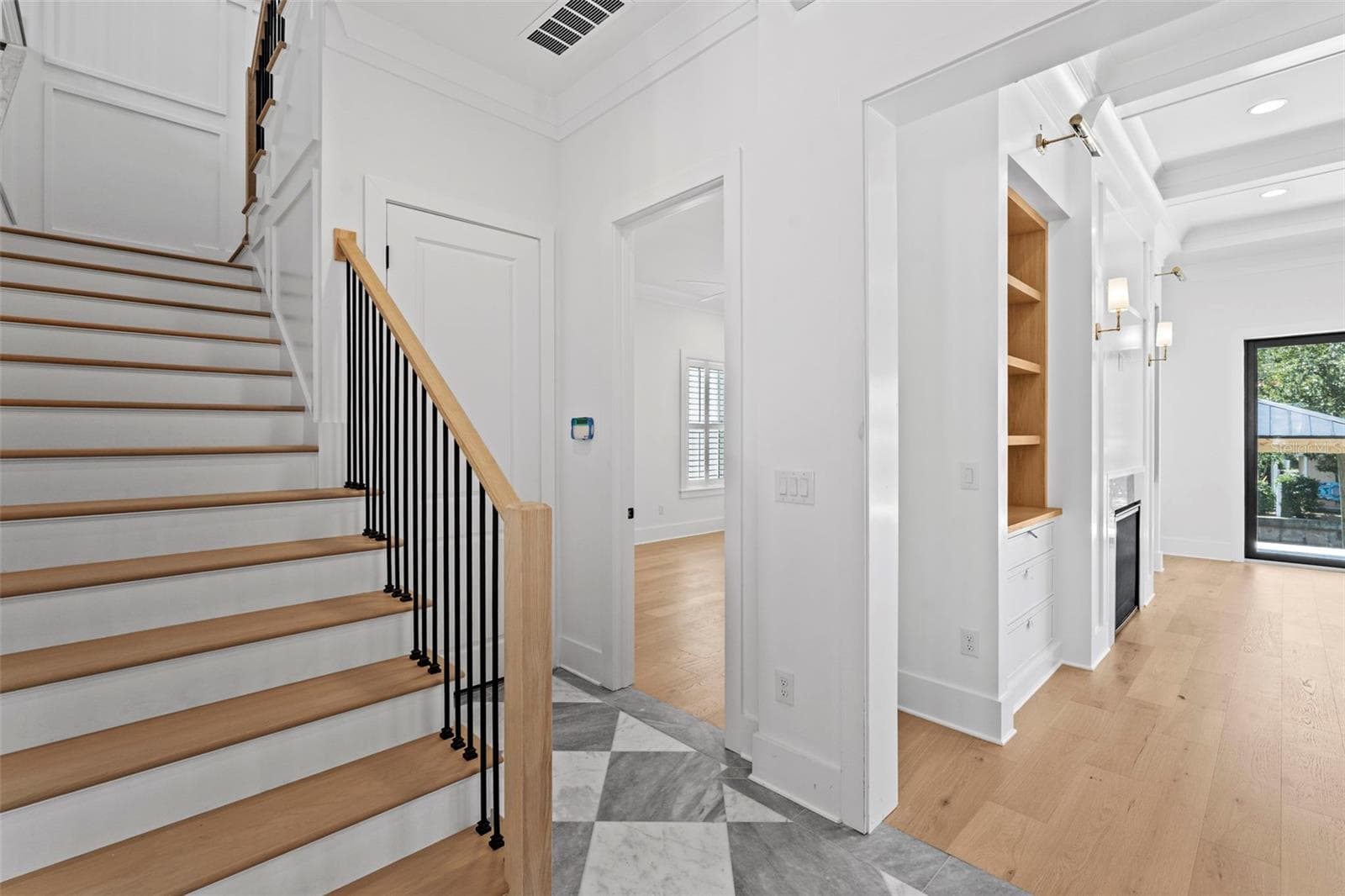 690 Geneva Pl photo 2