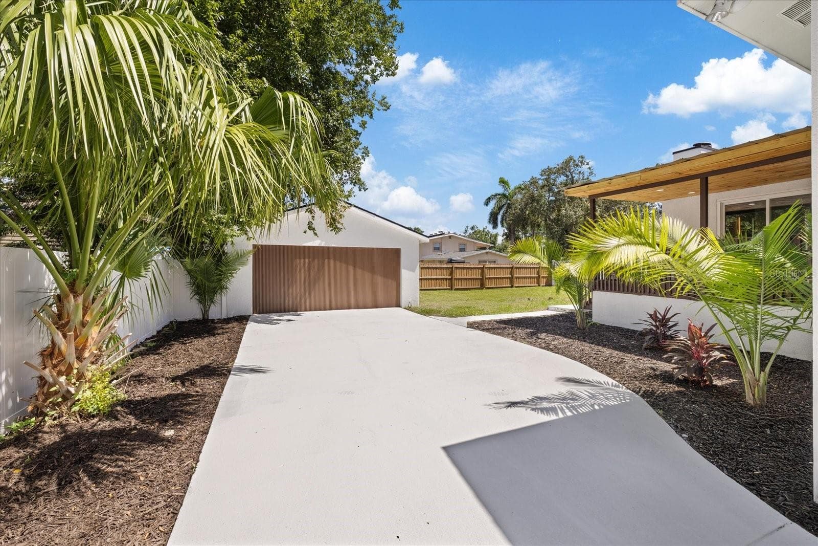 6403 Elliot Dr photo 3