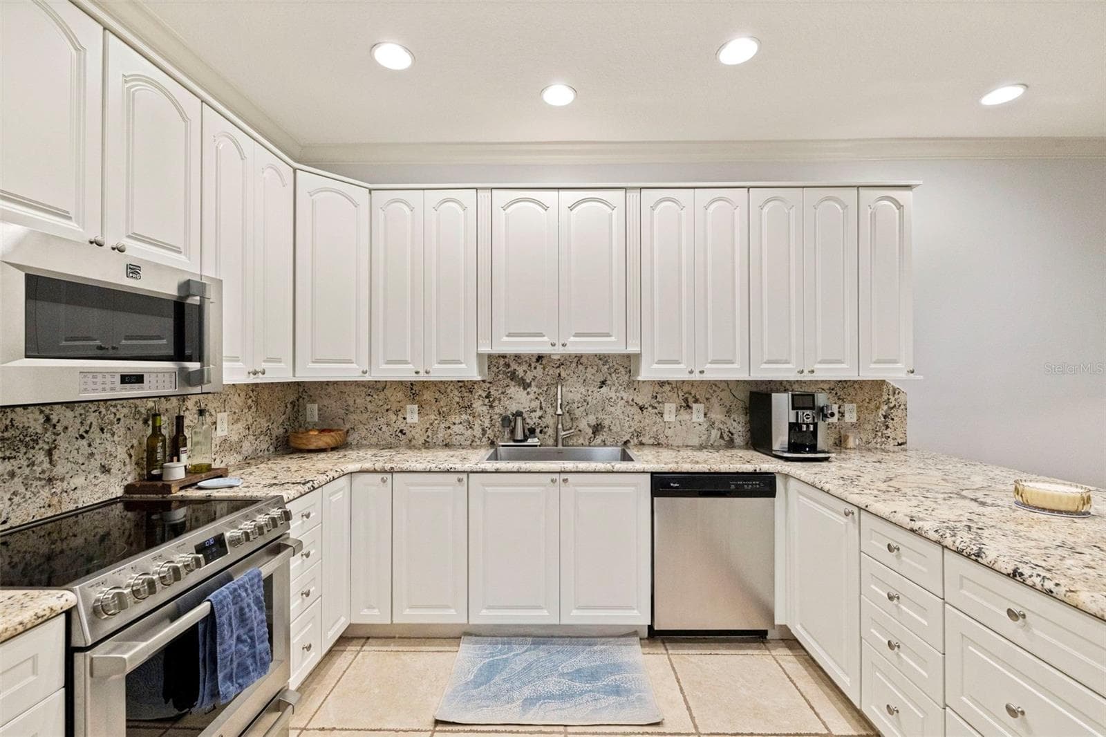 123 Valencia Cir photo 4