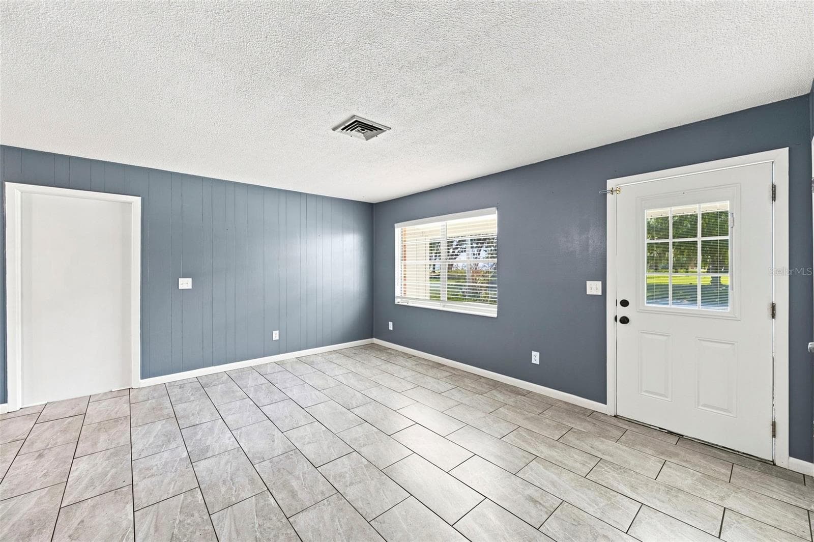 1655 N Floral Ave photo 2