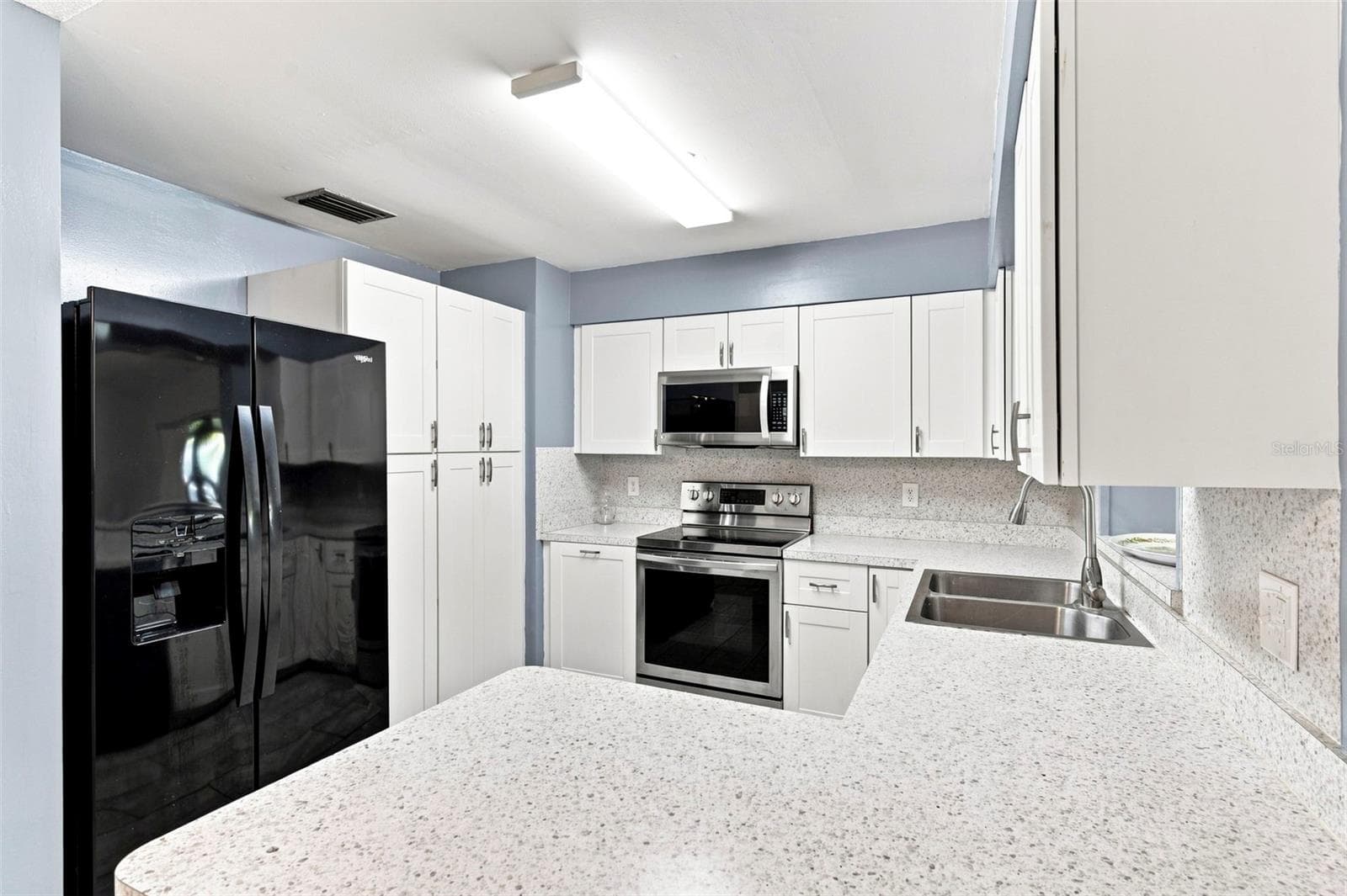 1655 N Floral Ave photo 3
