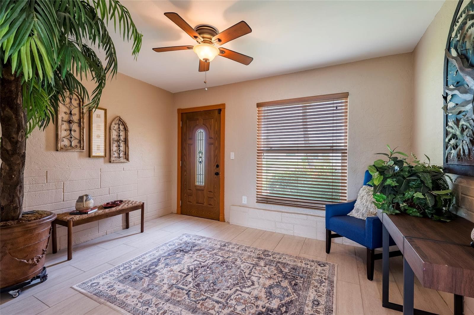 541 Crystal Dr photo 3