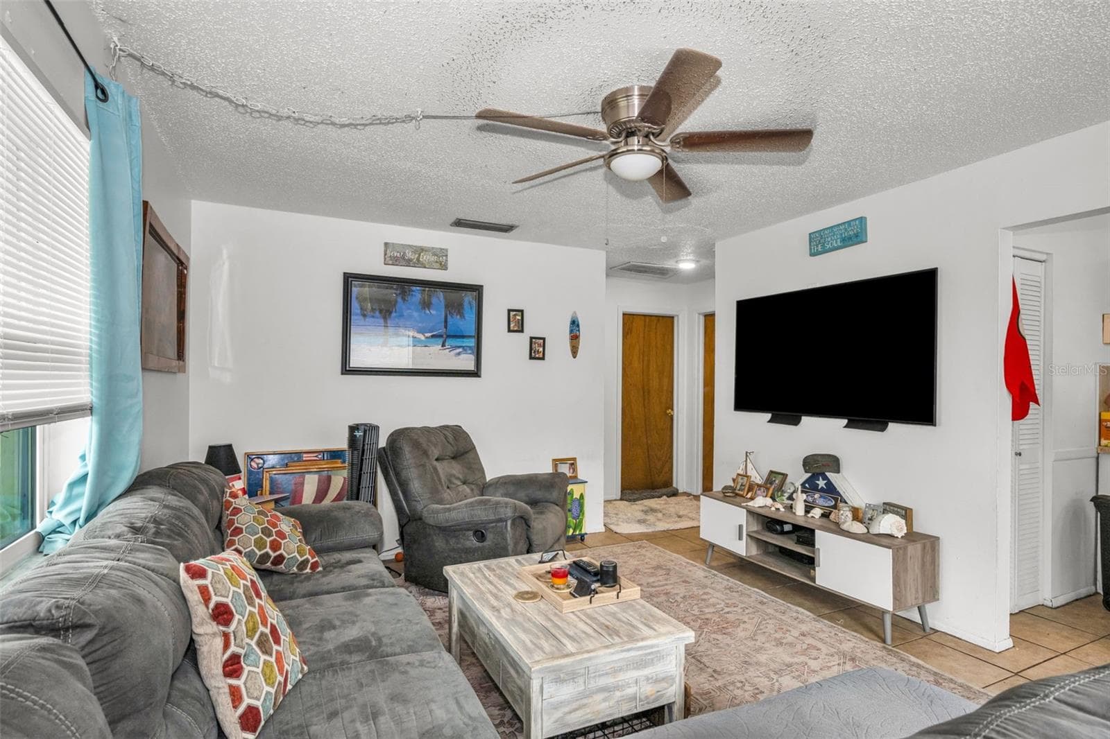 906/908 Lake Palms Dr photo 3