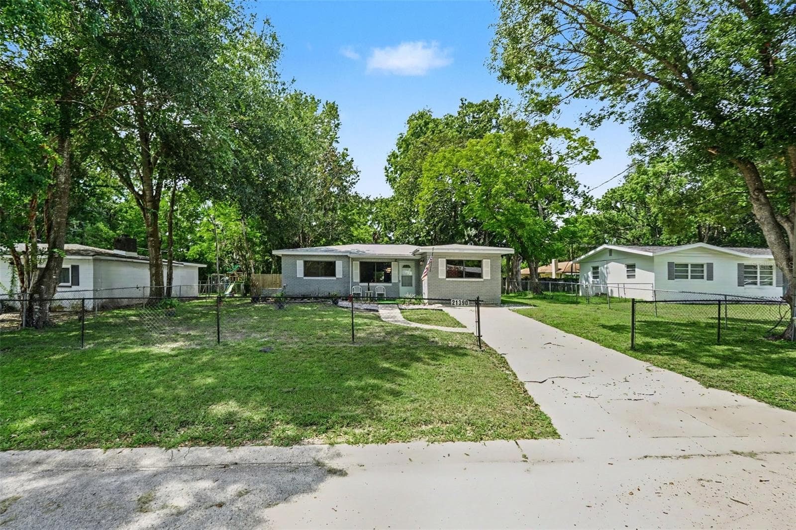 21390 Lehouier Dr photo 2