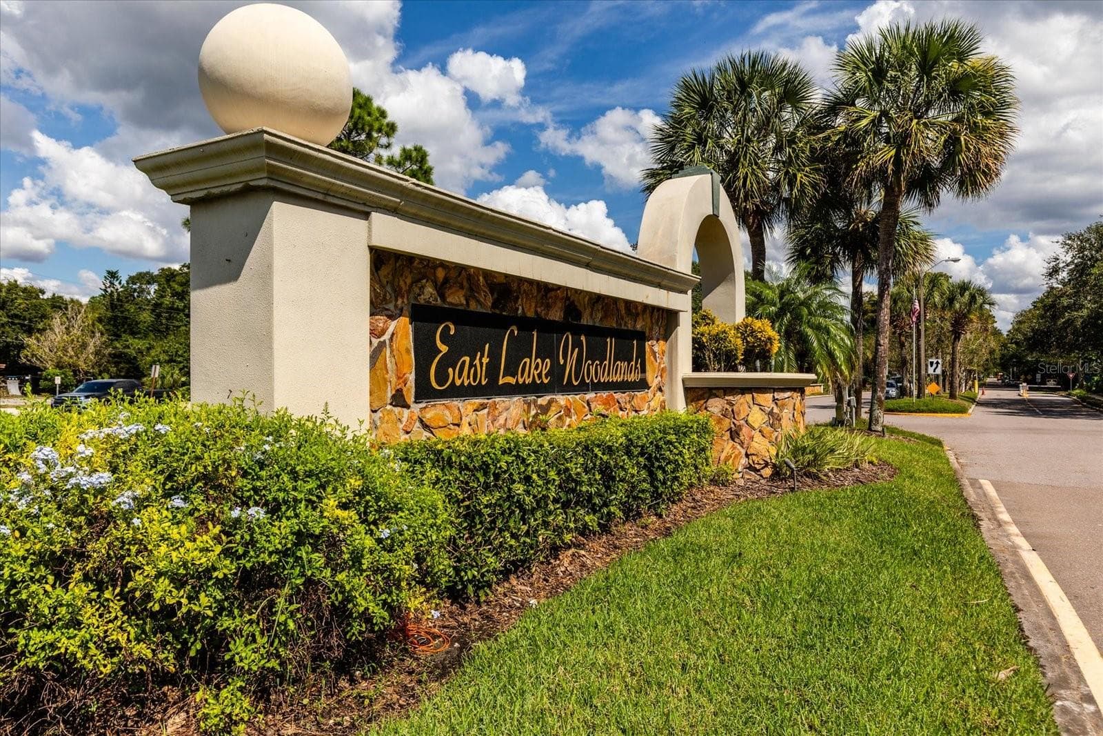1723 Captiva Dr photo 3