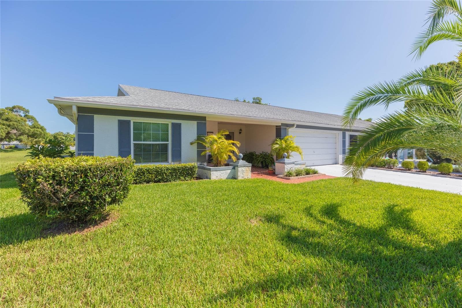 8423 Pebble Dr photo 2