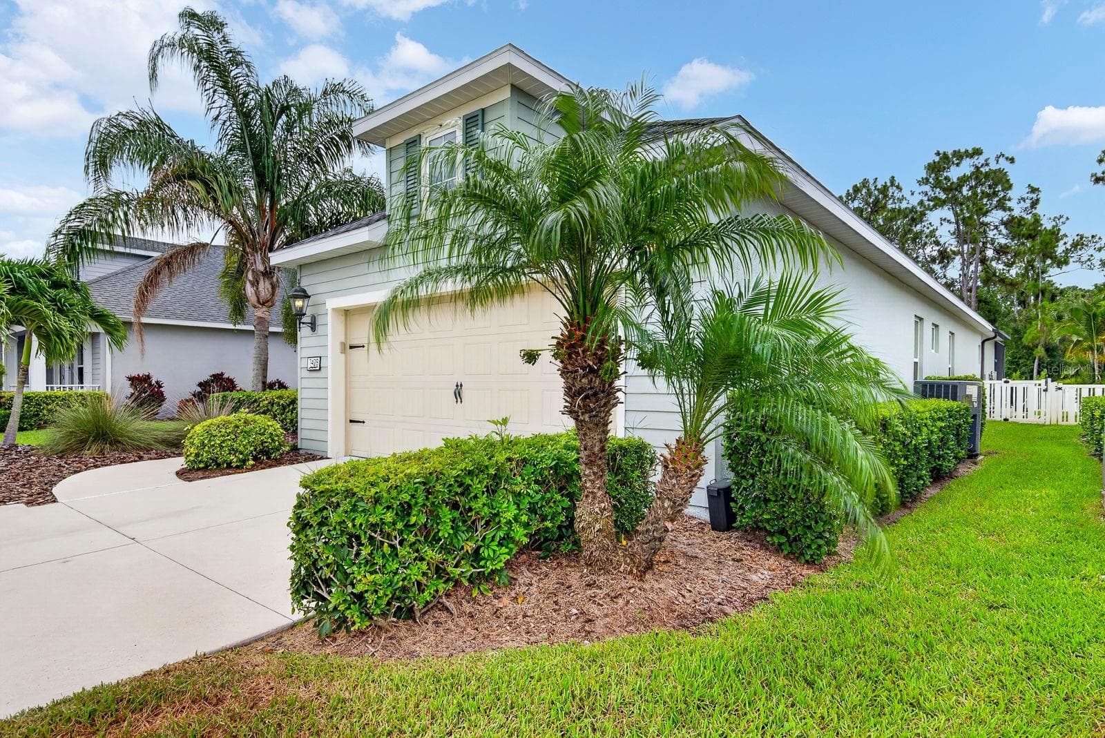 7428 Ridgelake Cir photo 4