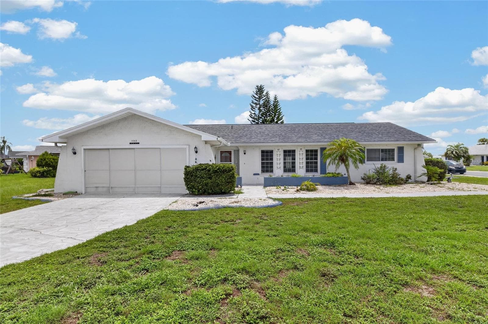 1743 Coco Palm Cir photo 2