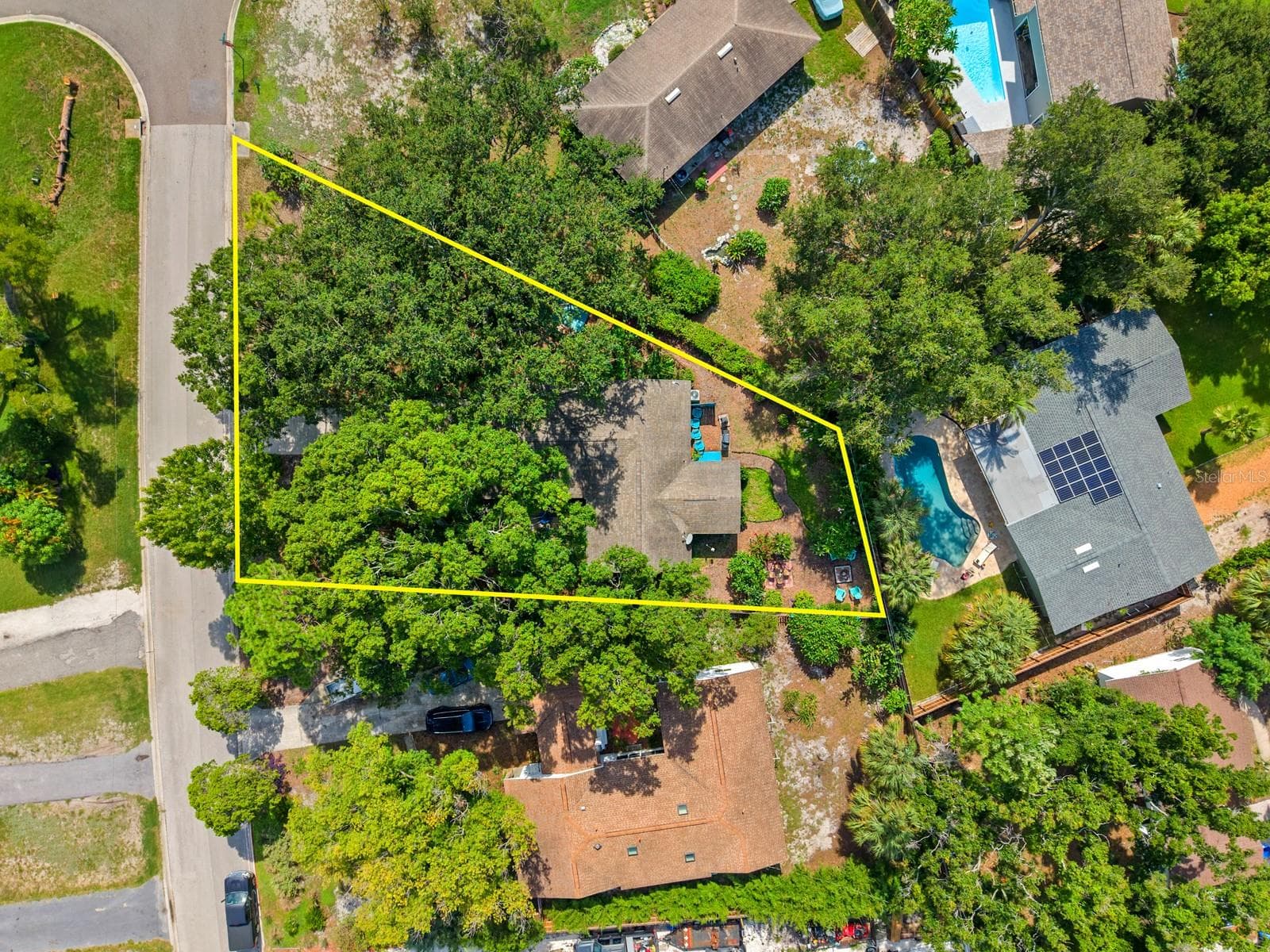 2159 Barcelona Way photo 3