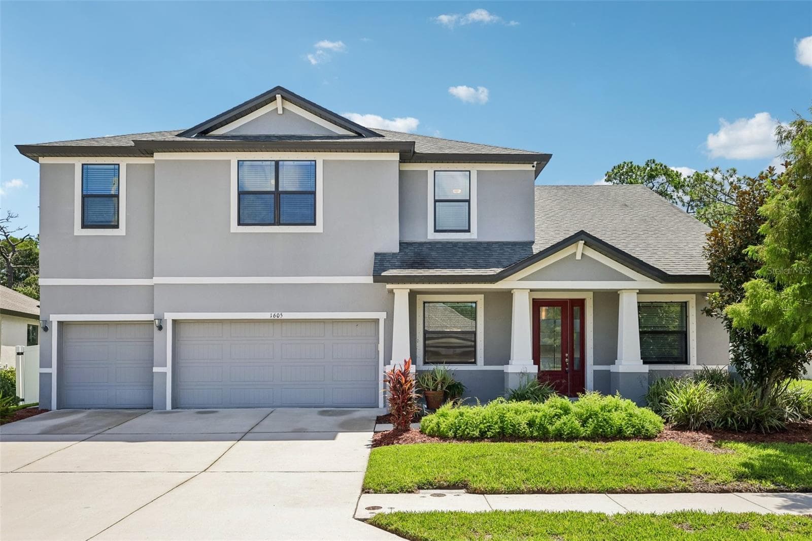 1605 Anastacia Ln photo 2