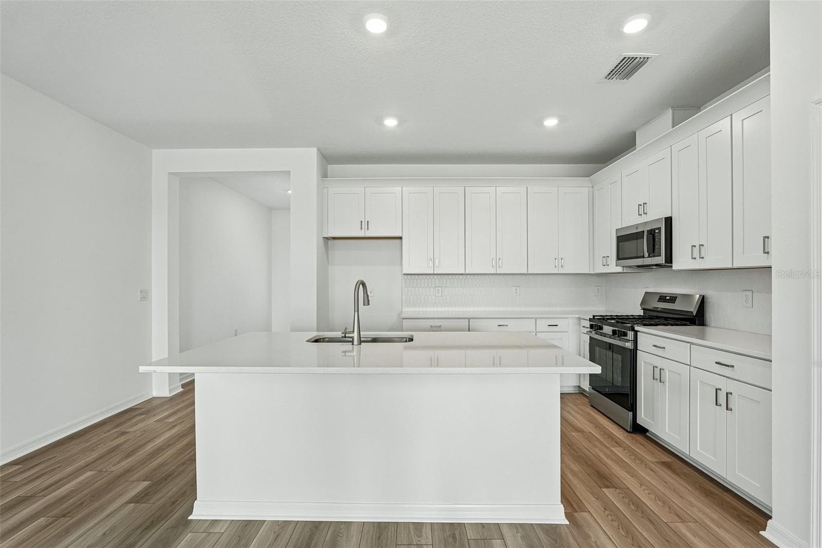 13814 Bertrand Ave photo 3