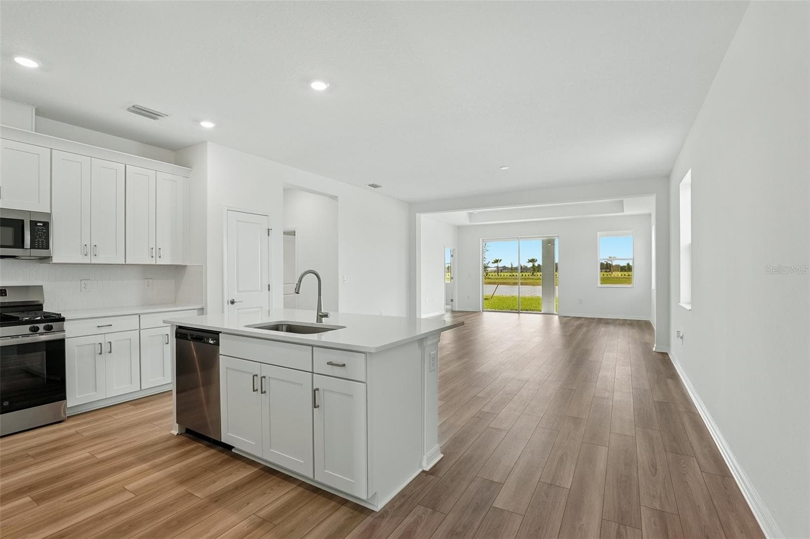 13814 Bertrand Ave photo 4