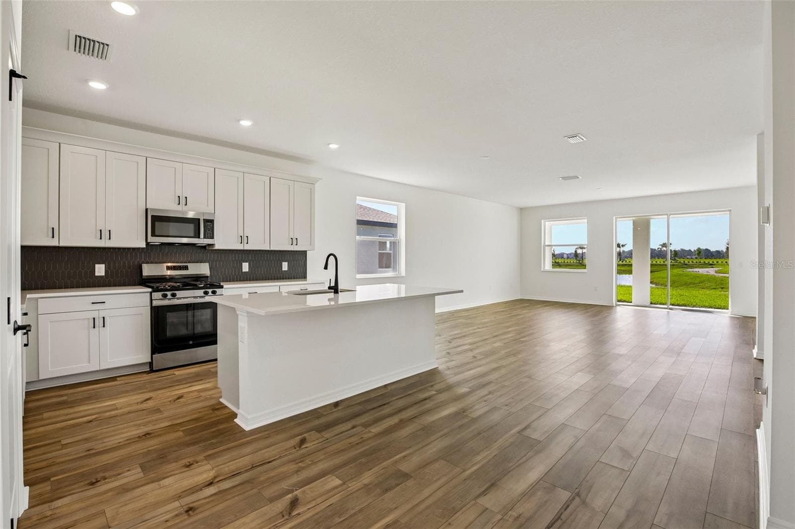 13810 Bertrand Ave photo 2