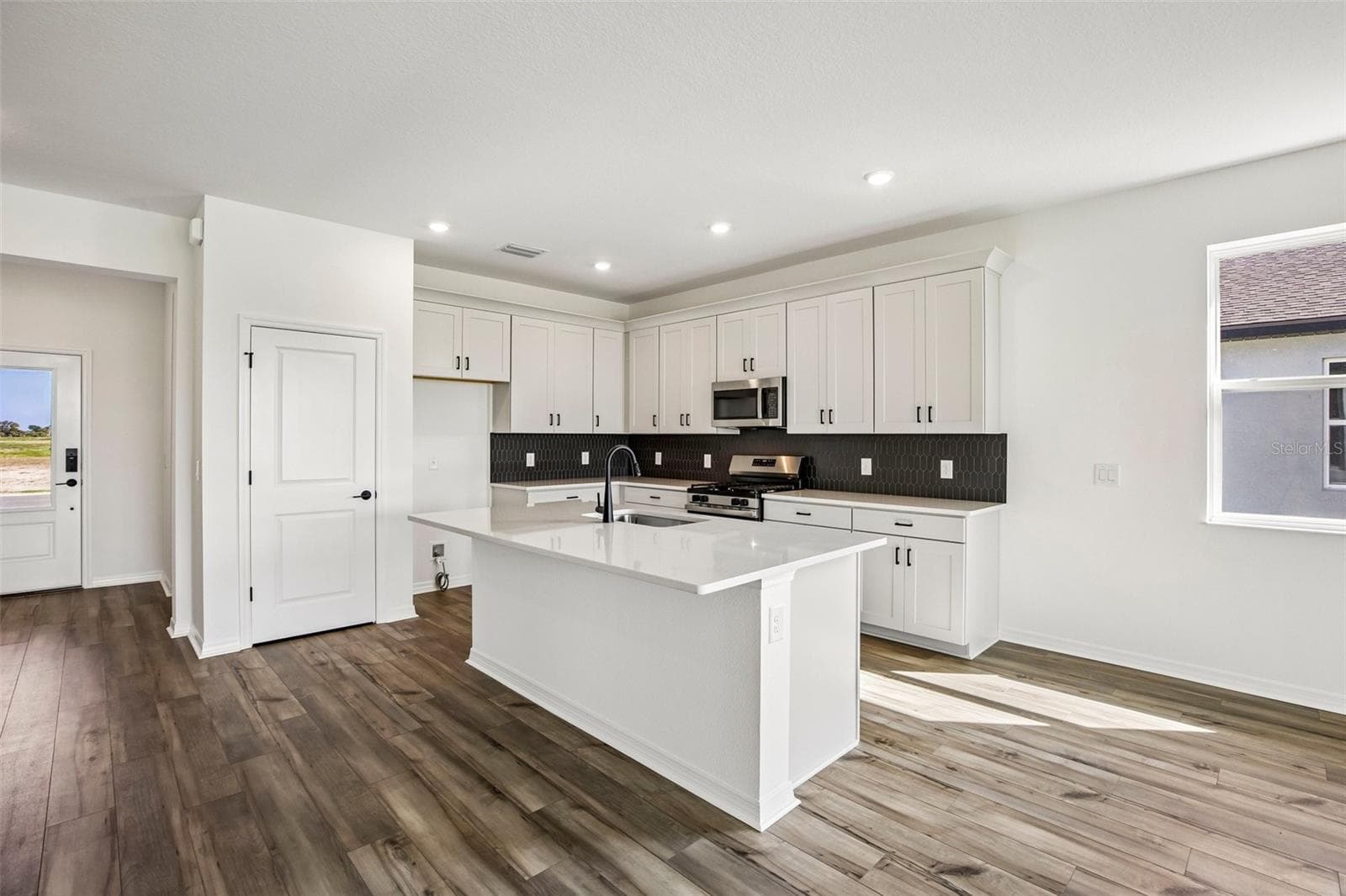 13810 Bertrand Ave photo 5