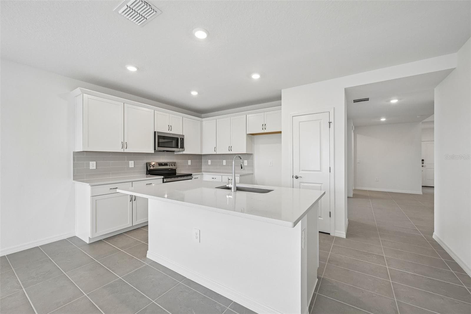 9014 Optimist Way photo 4