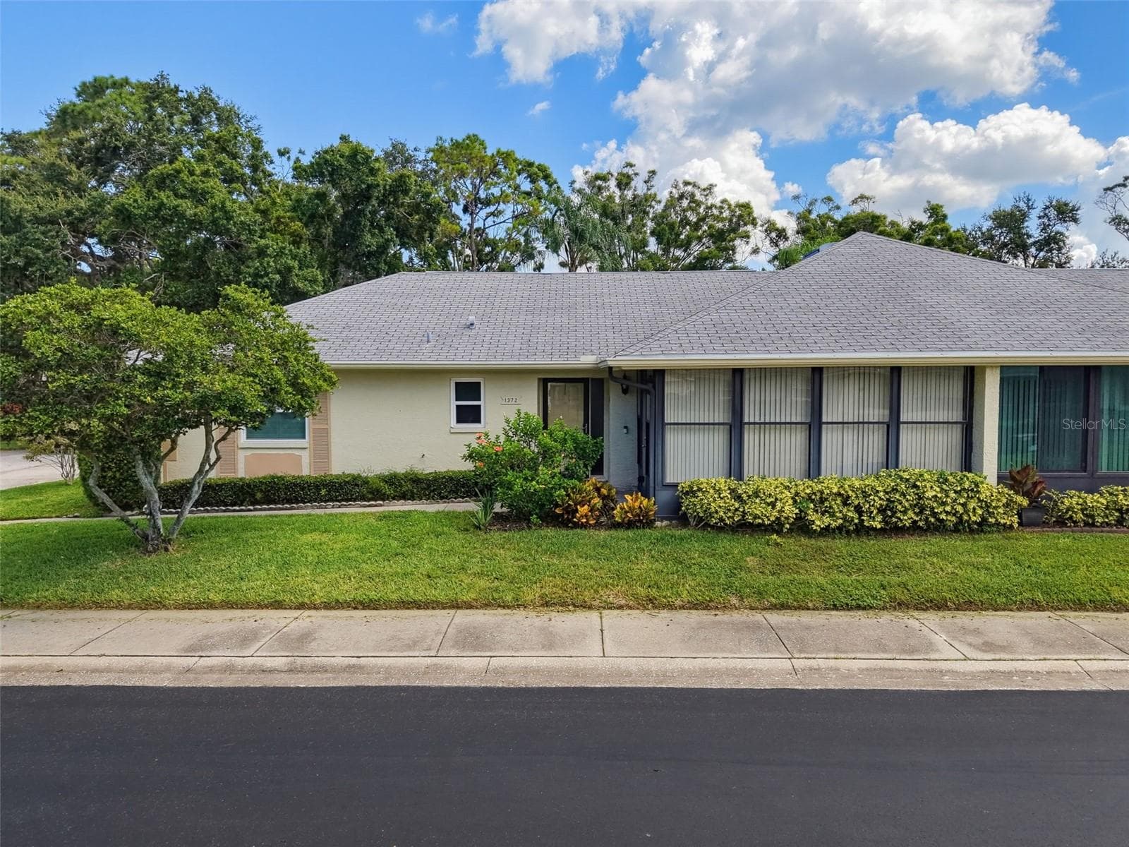 1372 Carlisle CT photo 2