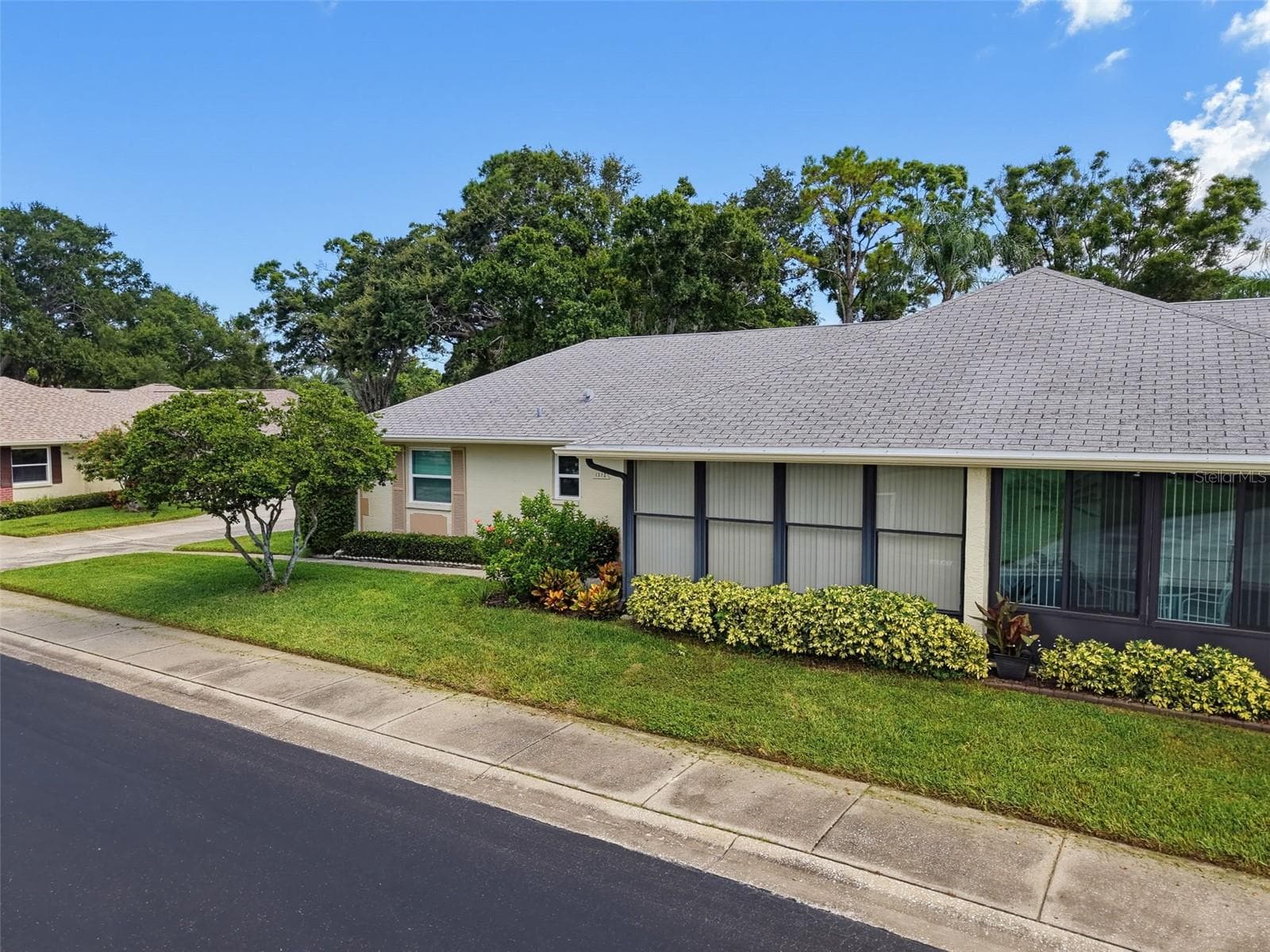 1372 Carlisle CT photo 3