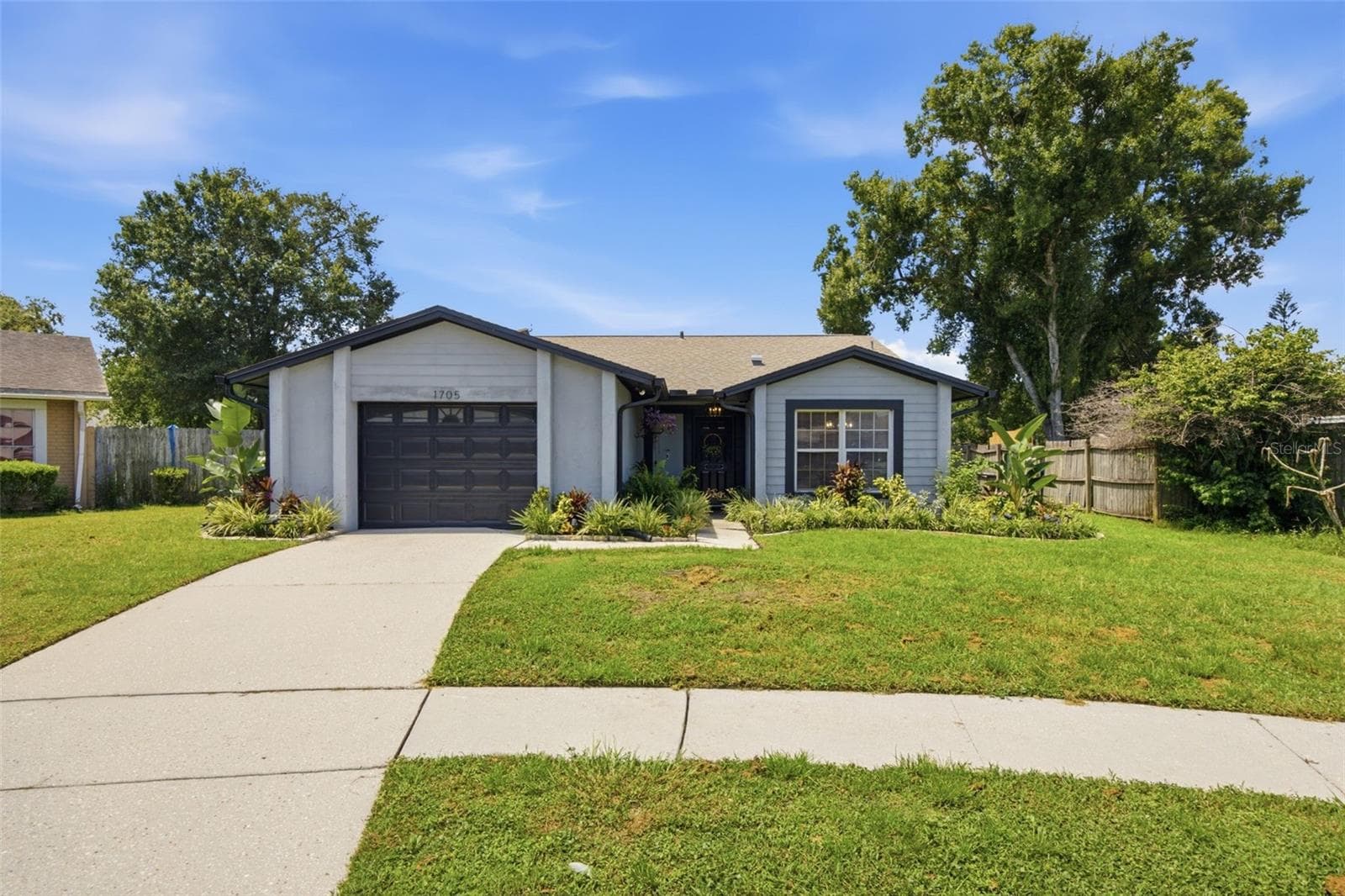 1705 Cinnabar CT photo 2