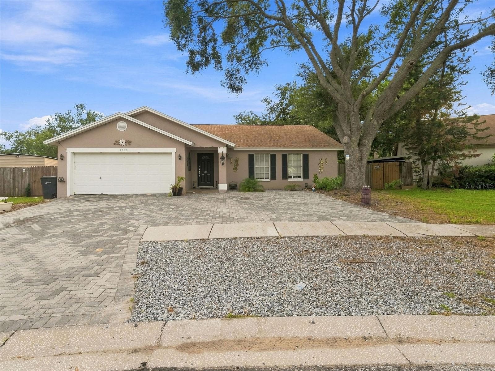 1018 Peachwood Dr photo 2