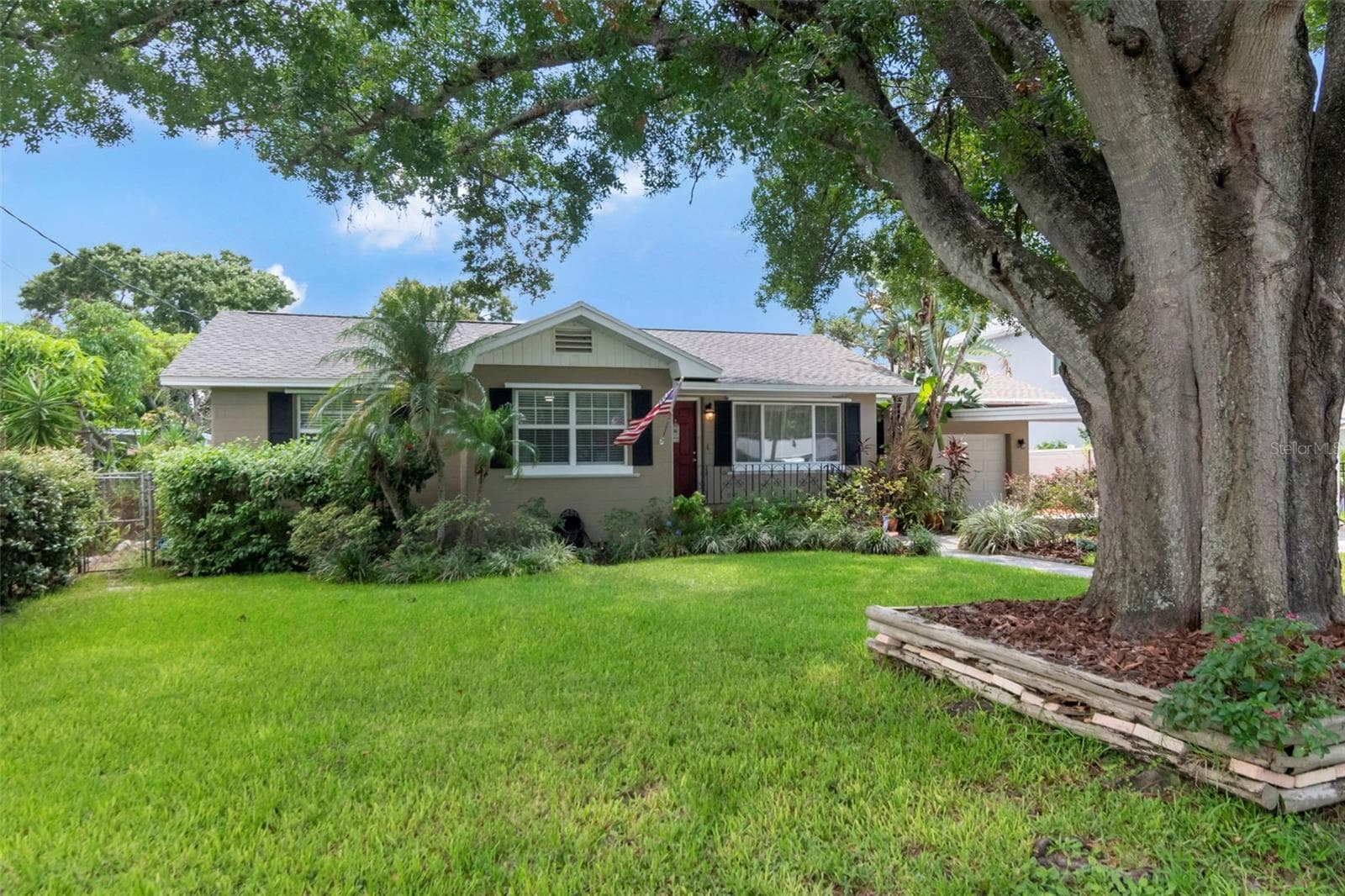 311 N Gomez Ave photo 3