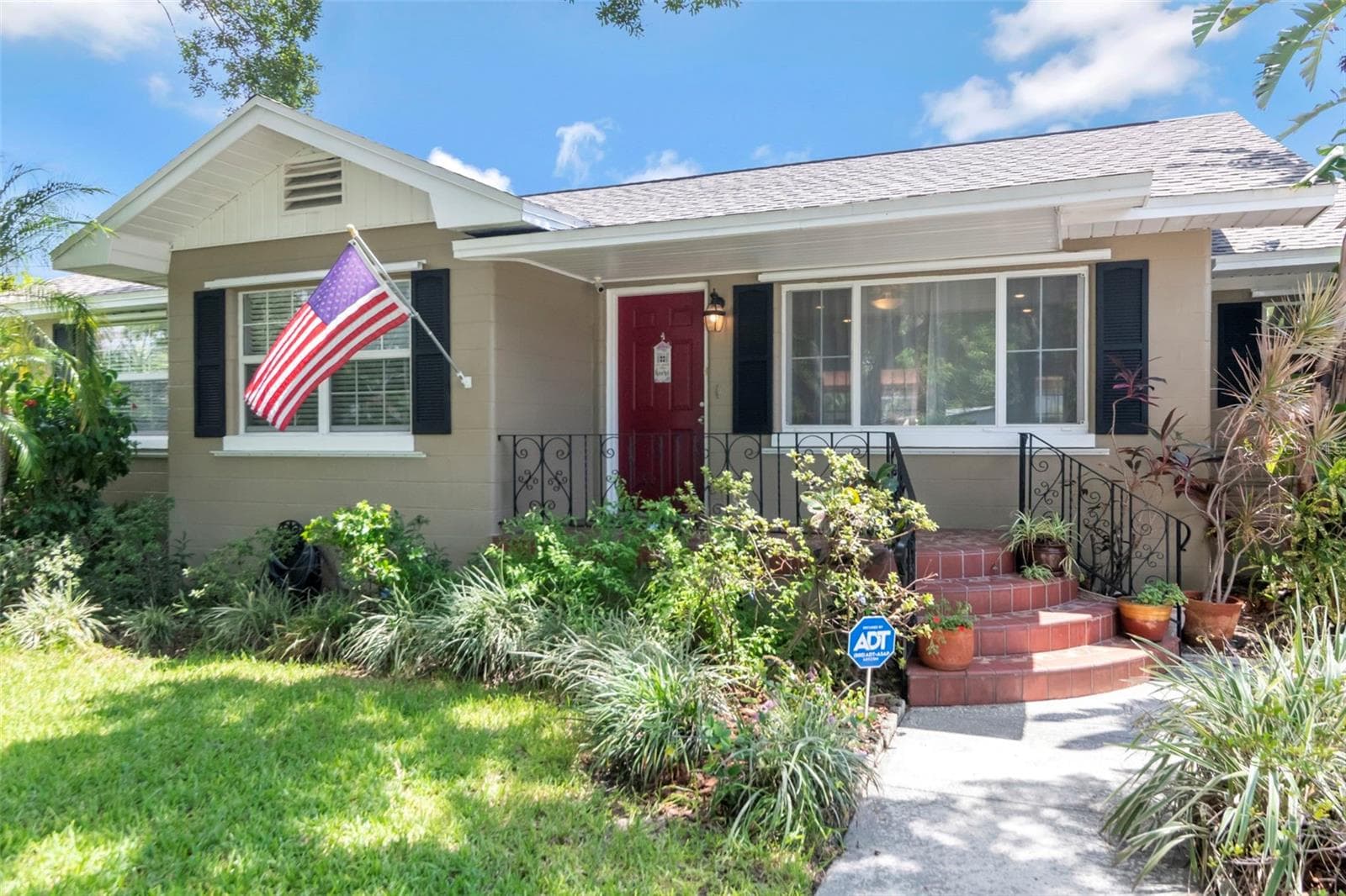 311 N Gomez Ave photo 4