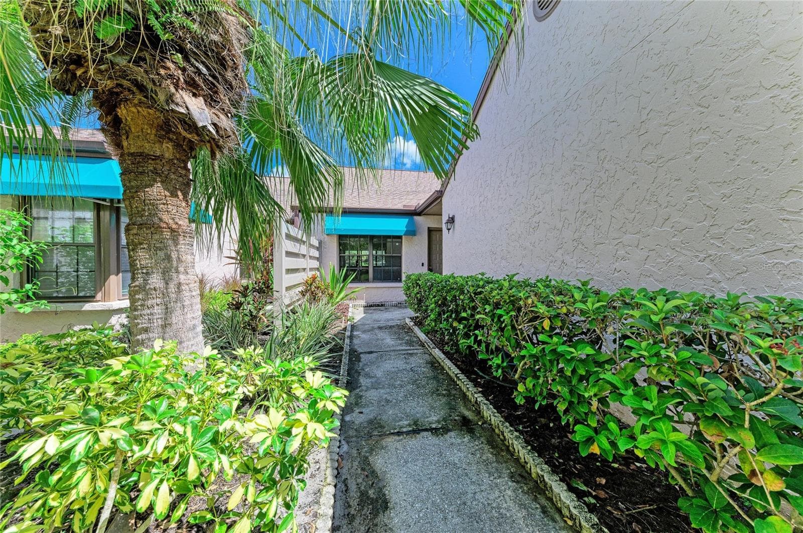 6085 Clubside Dr photo 2