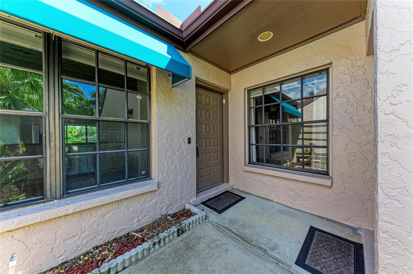 6085 Clubside Dr photo 3