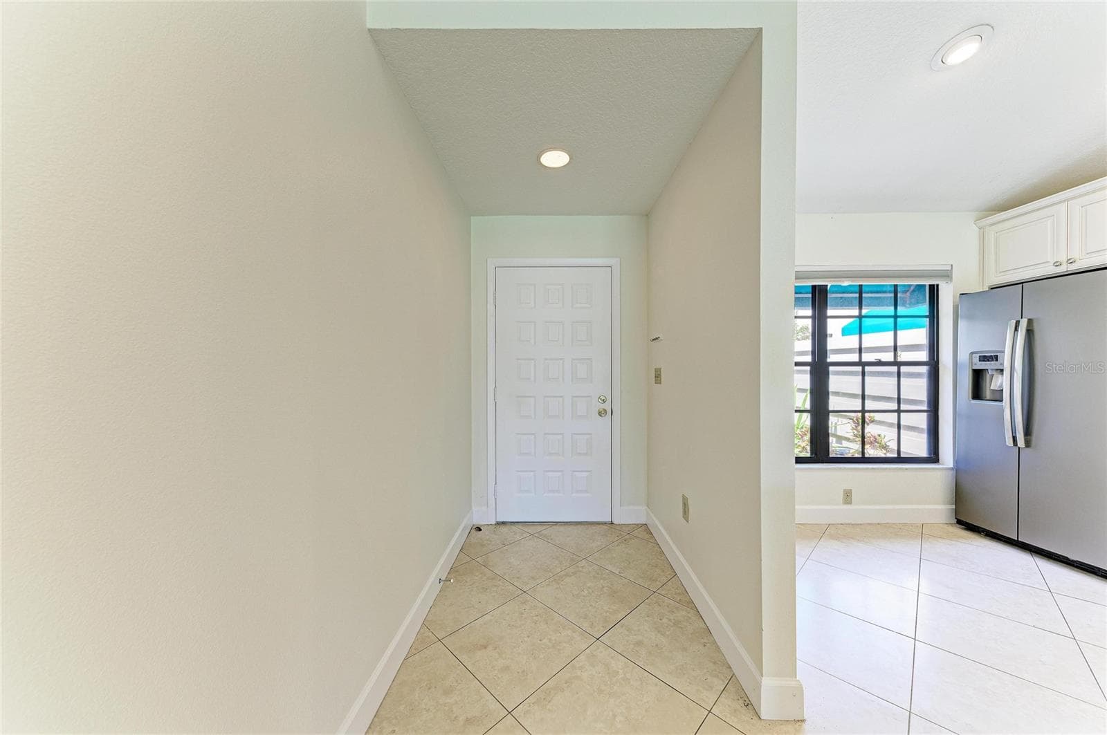 6085 Clubside Dr photo 4