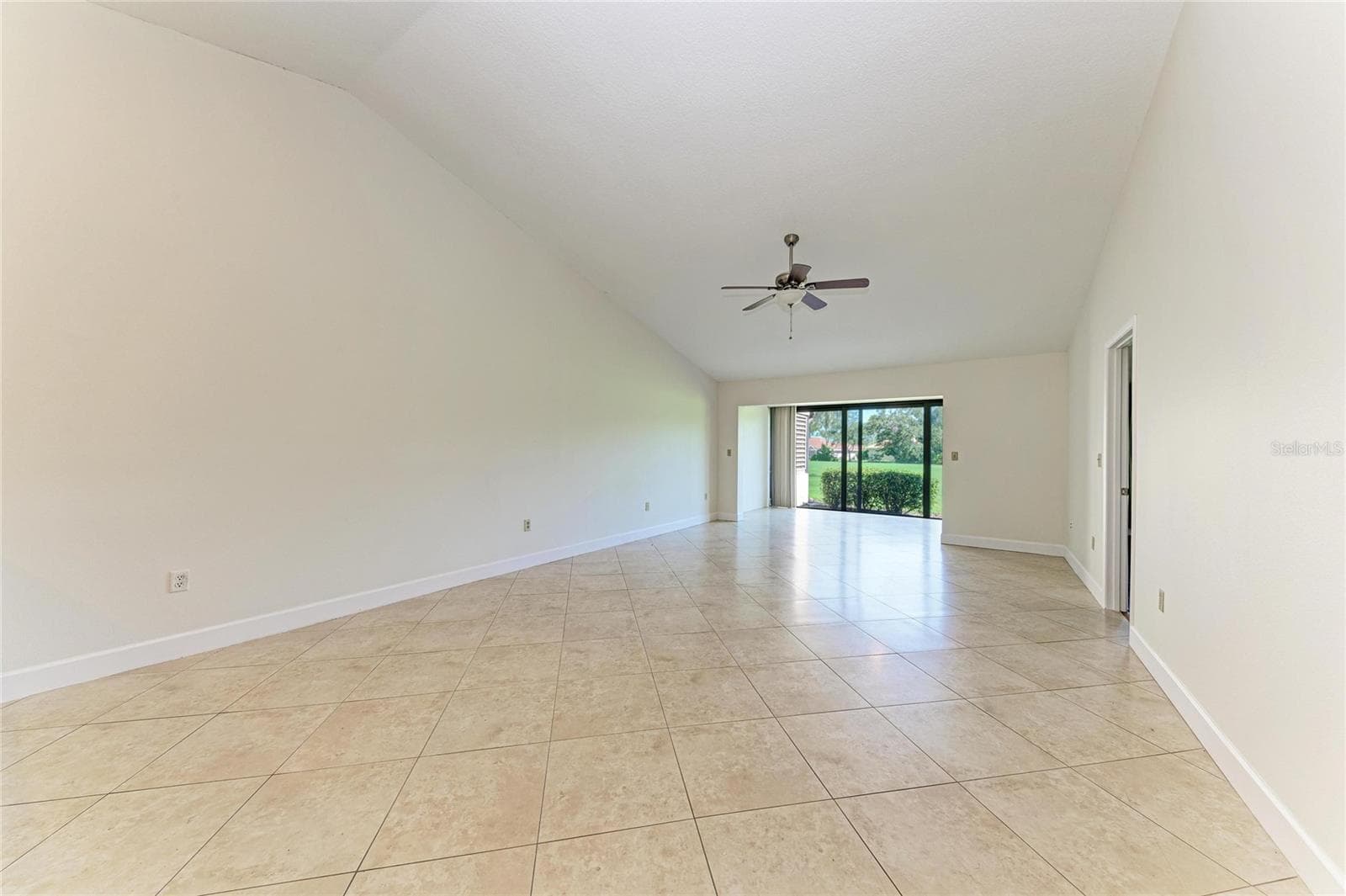 6085 Clubside Dr photo 5