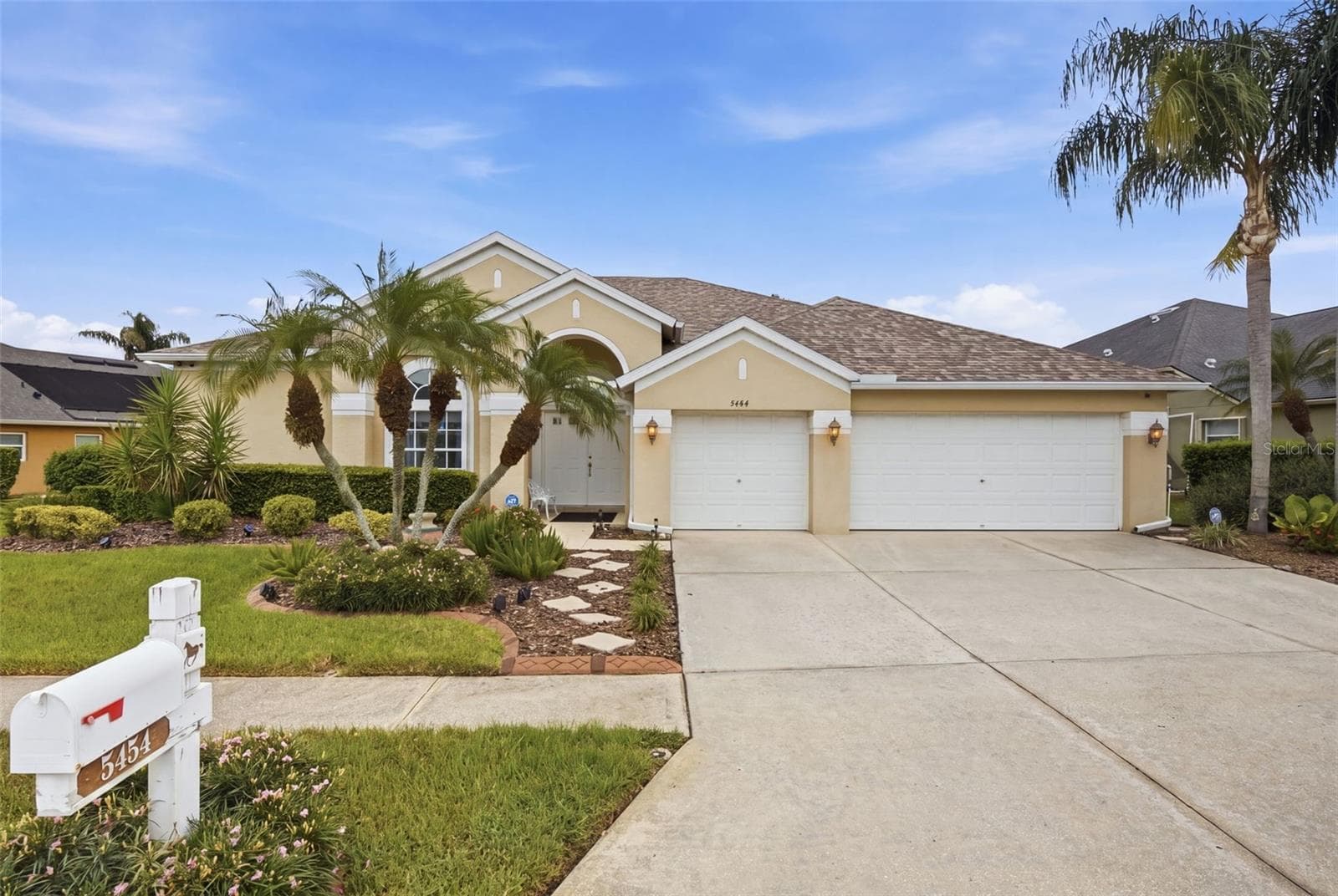 5454 Spectacular Bid Dr photo 2