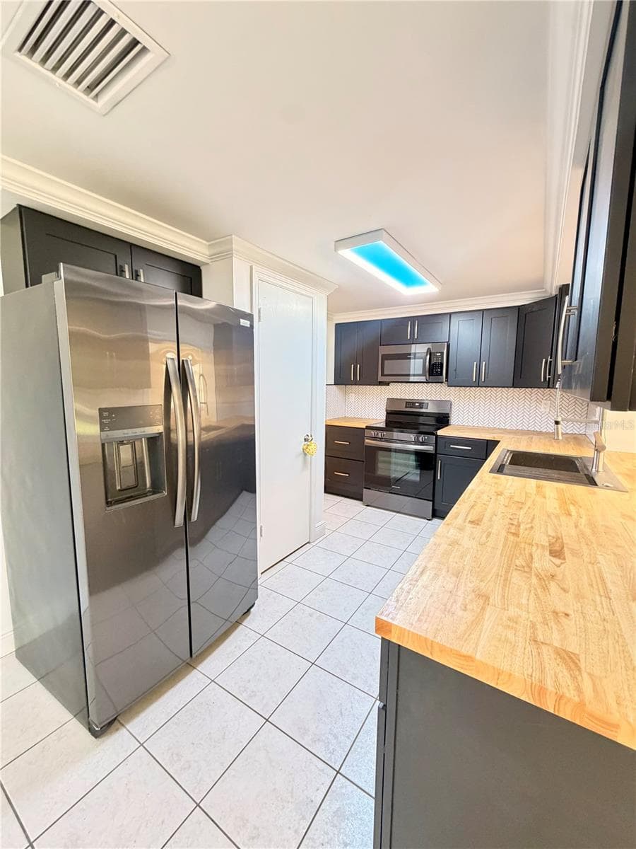 8207 MILL Creek Ln photo 4