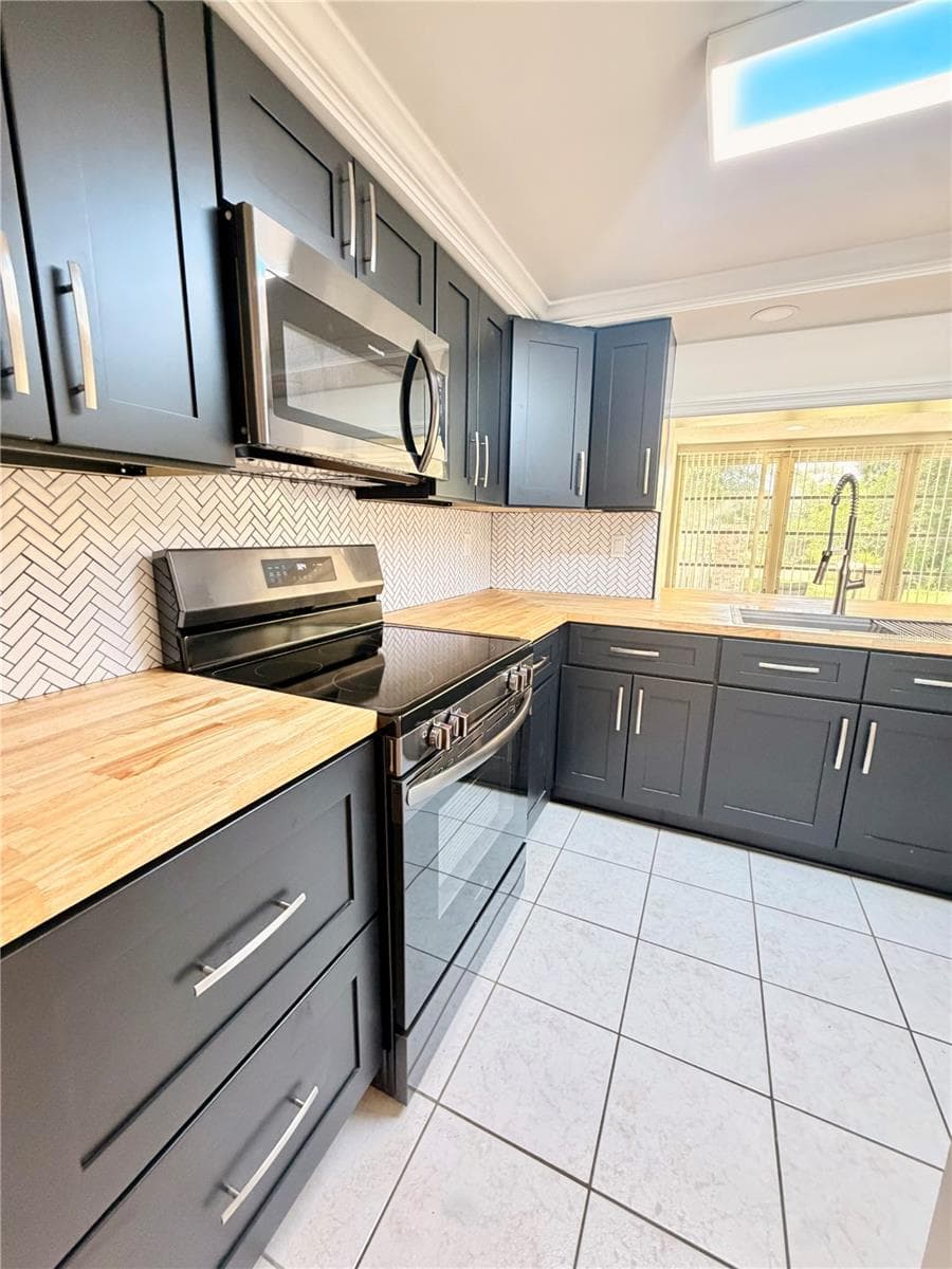 8207 MILL Creek Ln photo 5