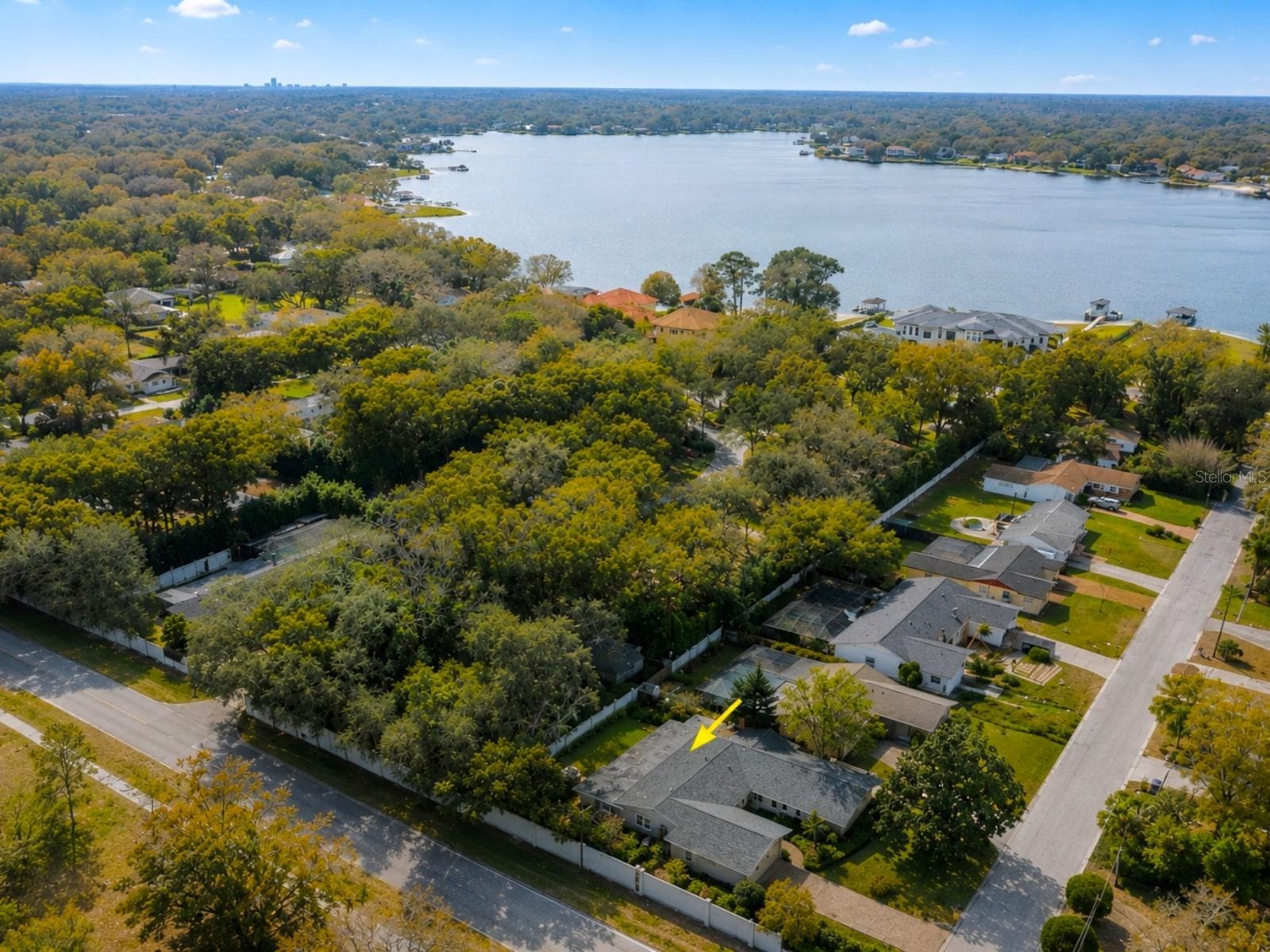 2102 W Kyra Dr photo 2