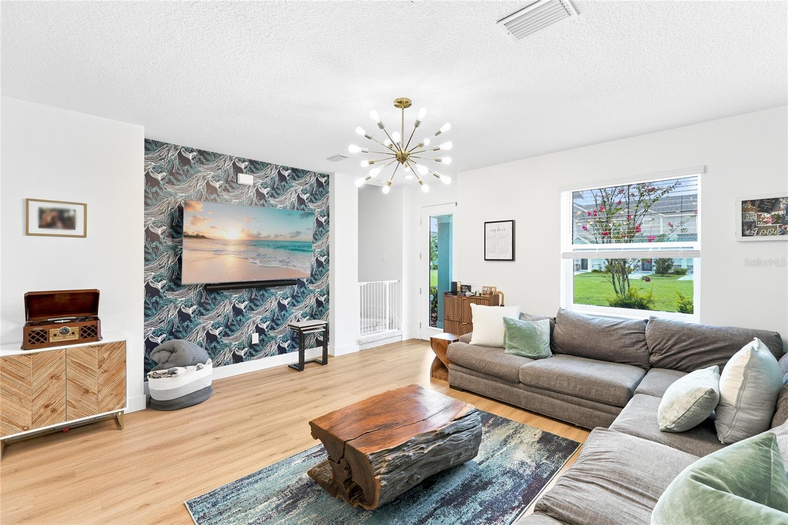 1808 Fender Ln photo 4