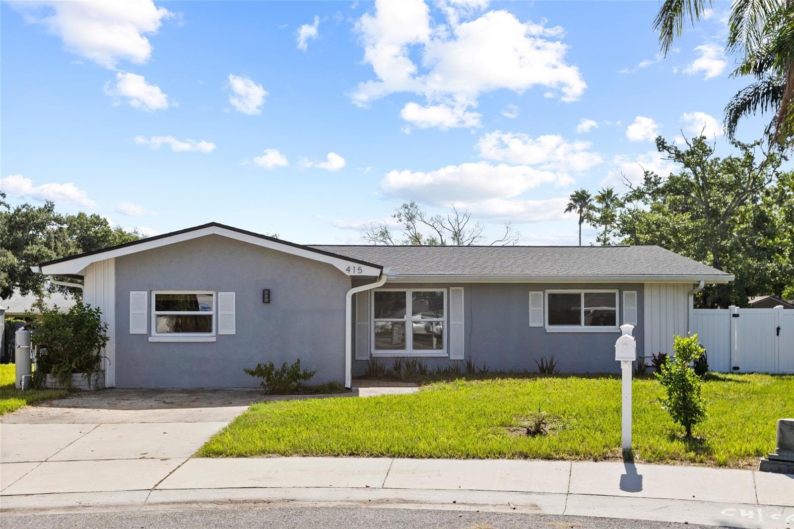 415 Maplewood Cir photo 2