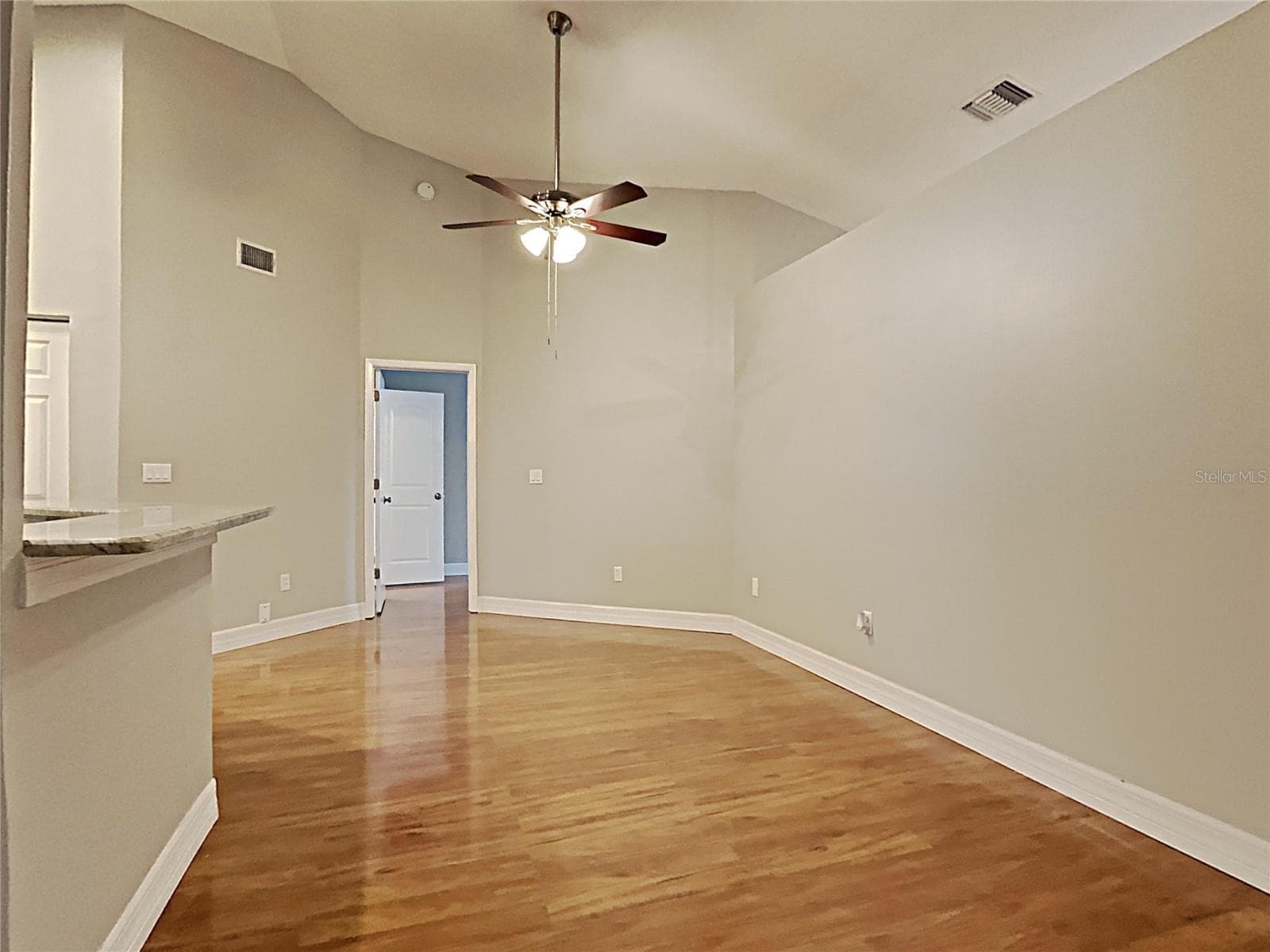 1237 Barmere Ln photo 2