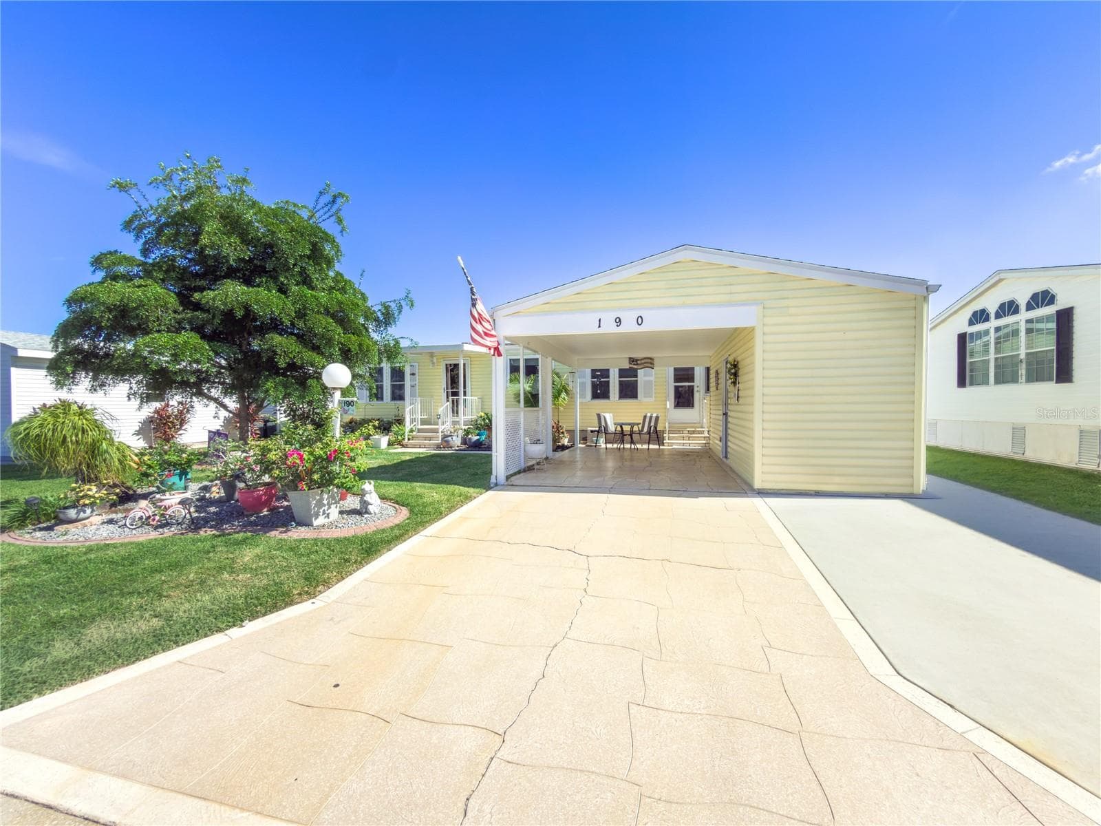 190 Nightingale Cir photo 2