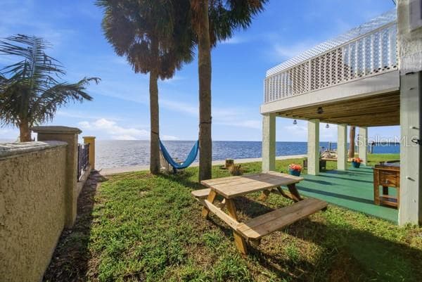 6421 Driftwood Dr photo 5