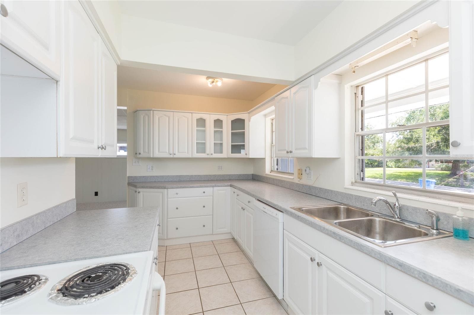 4524 Picadilly St photo 3
