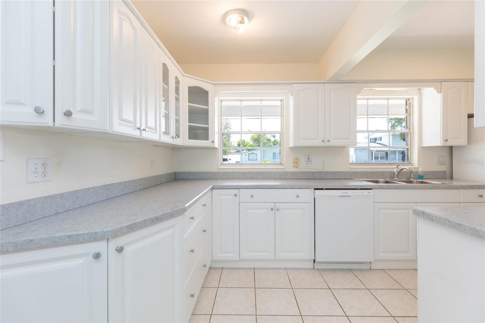 4524 Picadilly St photo 4