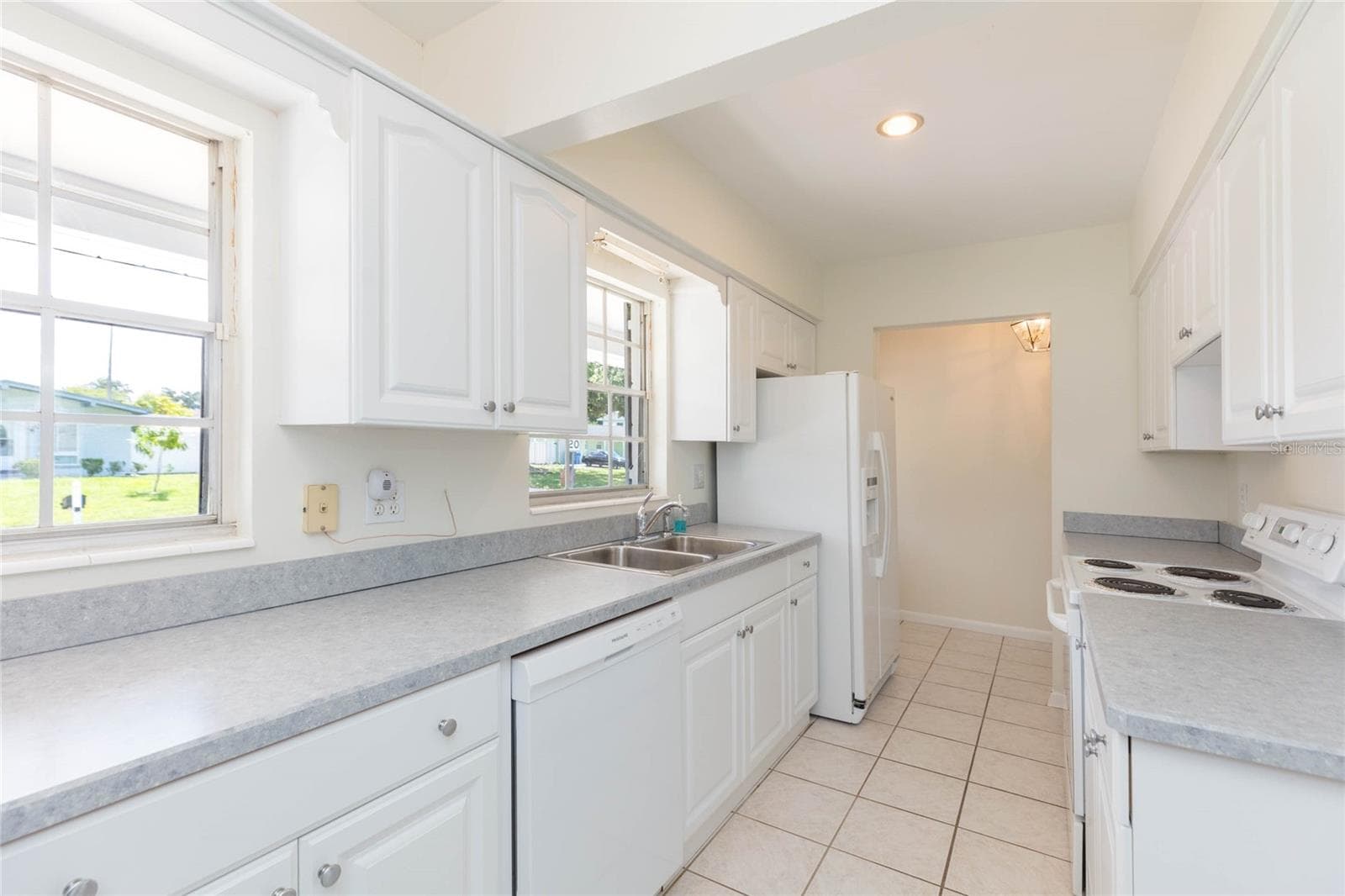 4524 Picadilly St photo 5